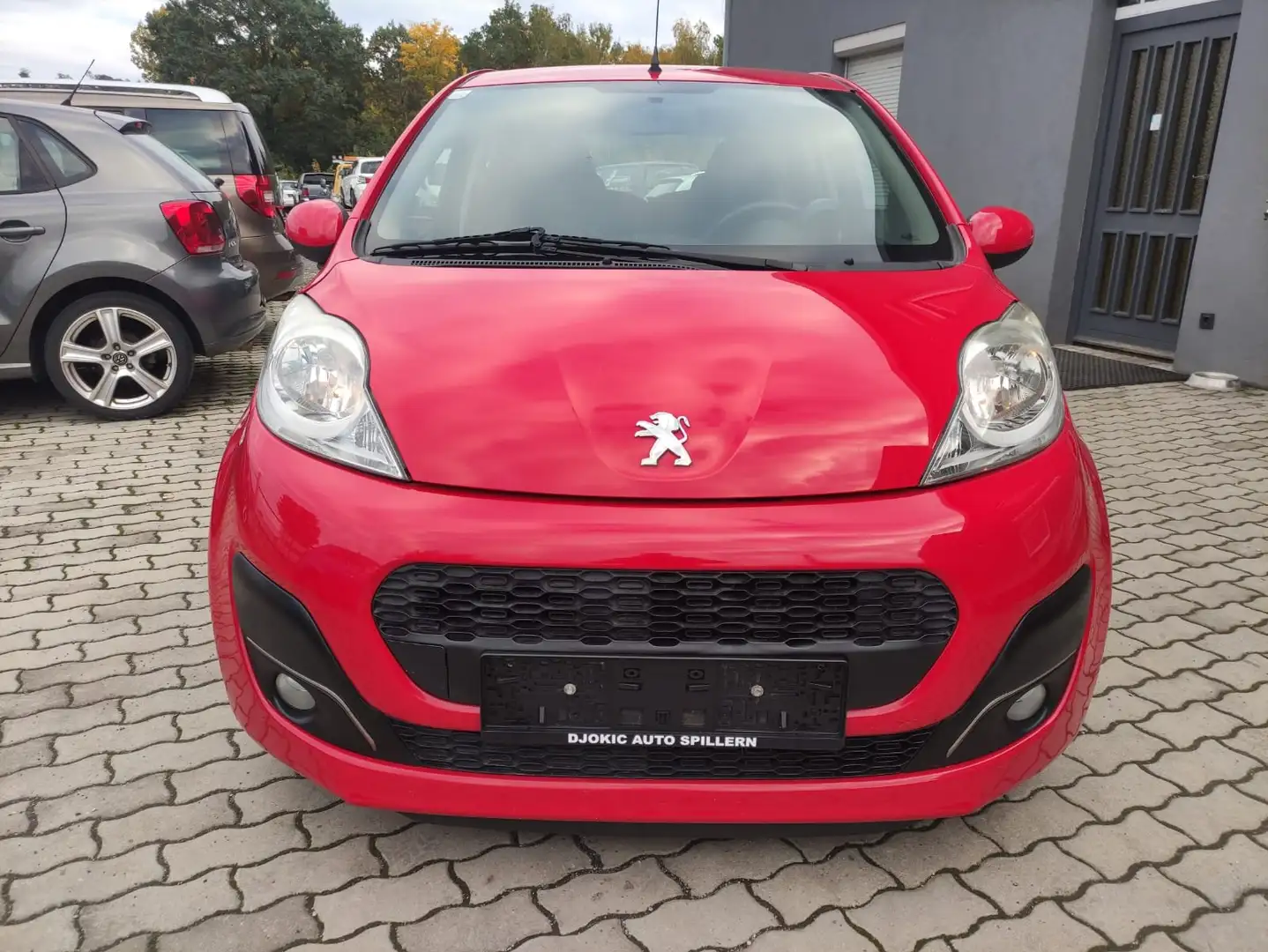 Peugeot 107 107 Lion Edition 1,0 Lion Edition Rot - 1