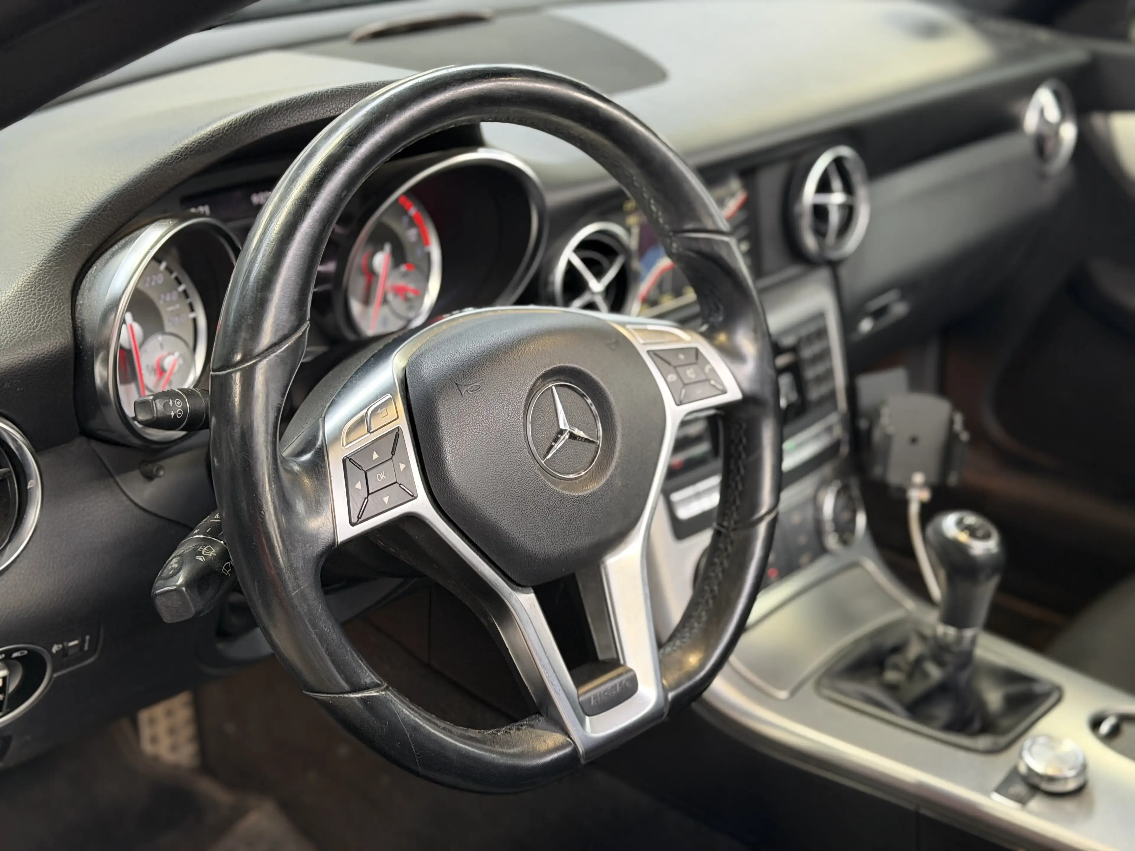Mercedes-Benz SLK 200 i * TOIT PANO * GPS * CAMERA * SIEGE CH * RADAR — photo 7