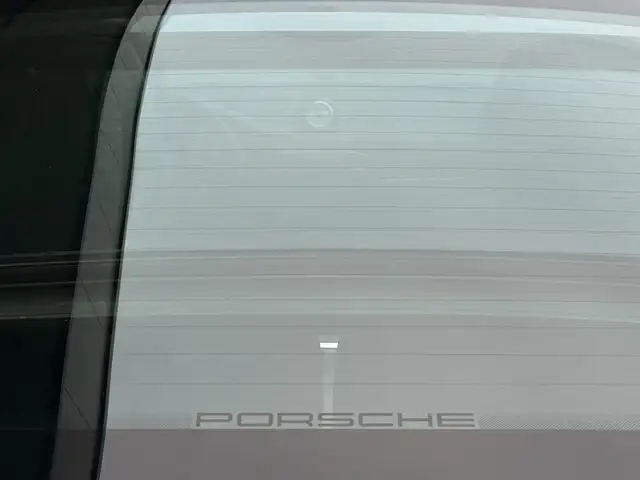 Porsche 911 view 26