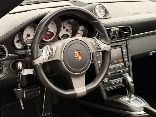Porsche 911 view 27