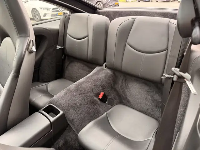 Porsche 911 view 9