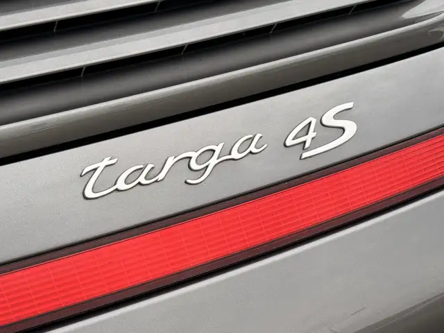 Porsche 911 view 23