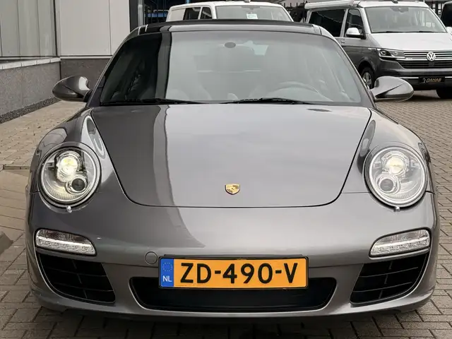 Porsche 911 view 13