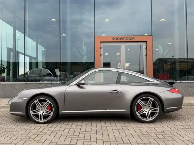 Porsche 911 view 12