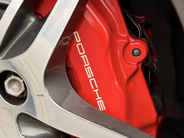 Porsche 911 view 25