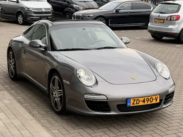 Porsche 911 view 14