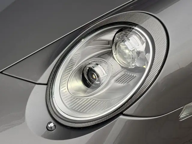 Porsche 911 view 8