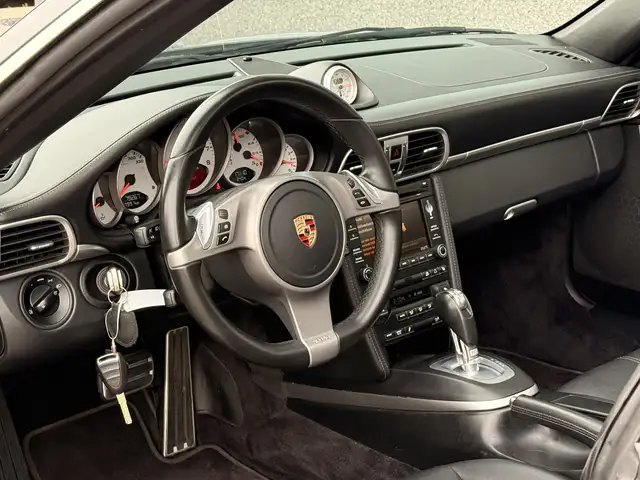 Porsche 911 view 2
