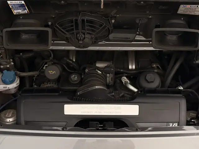 Porsche 911 view 28