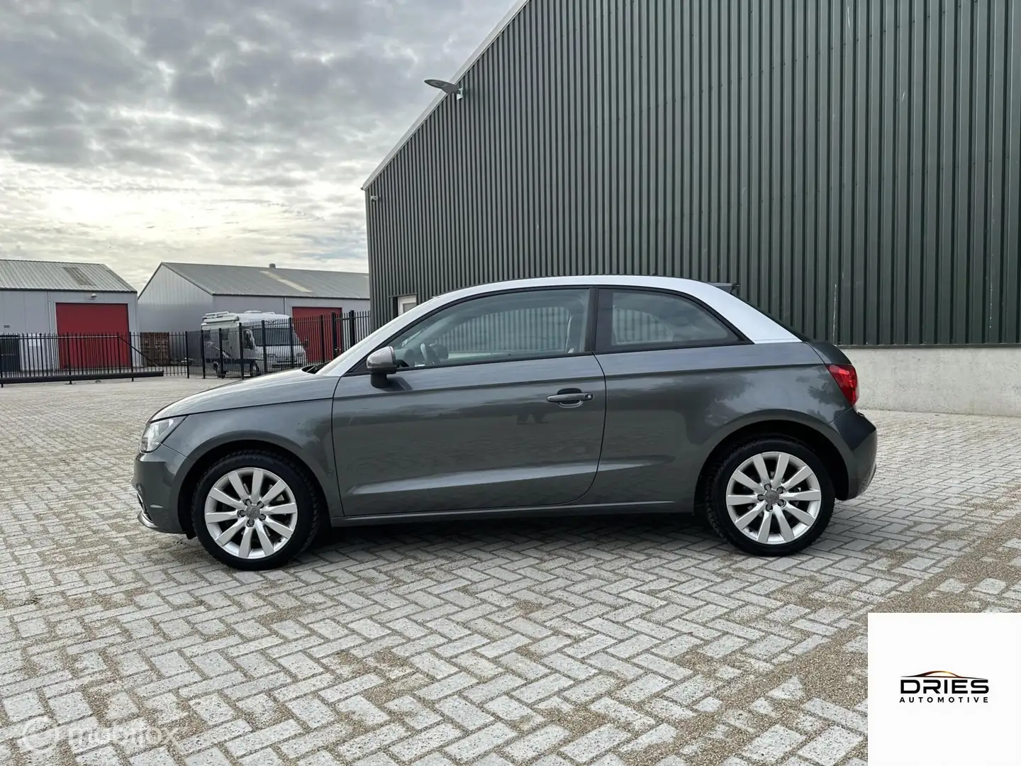 Audi A1 1.6 TDI Ambition Pro Line l Stoelverwarming l Navi Grijs - 2