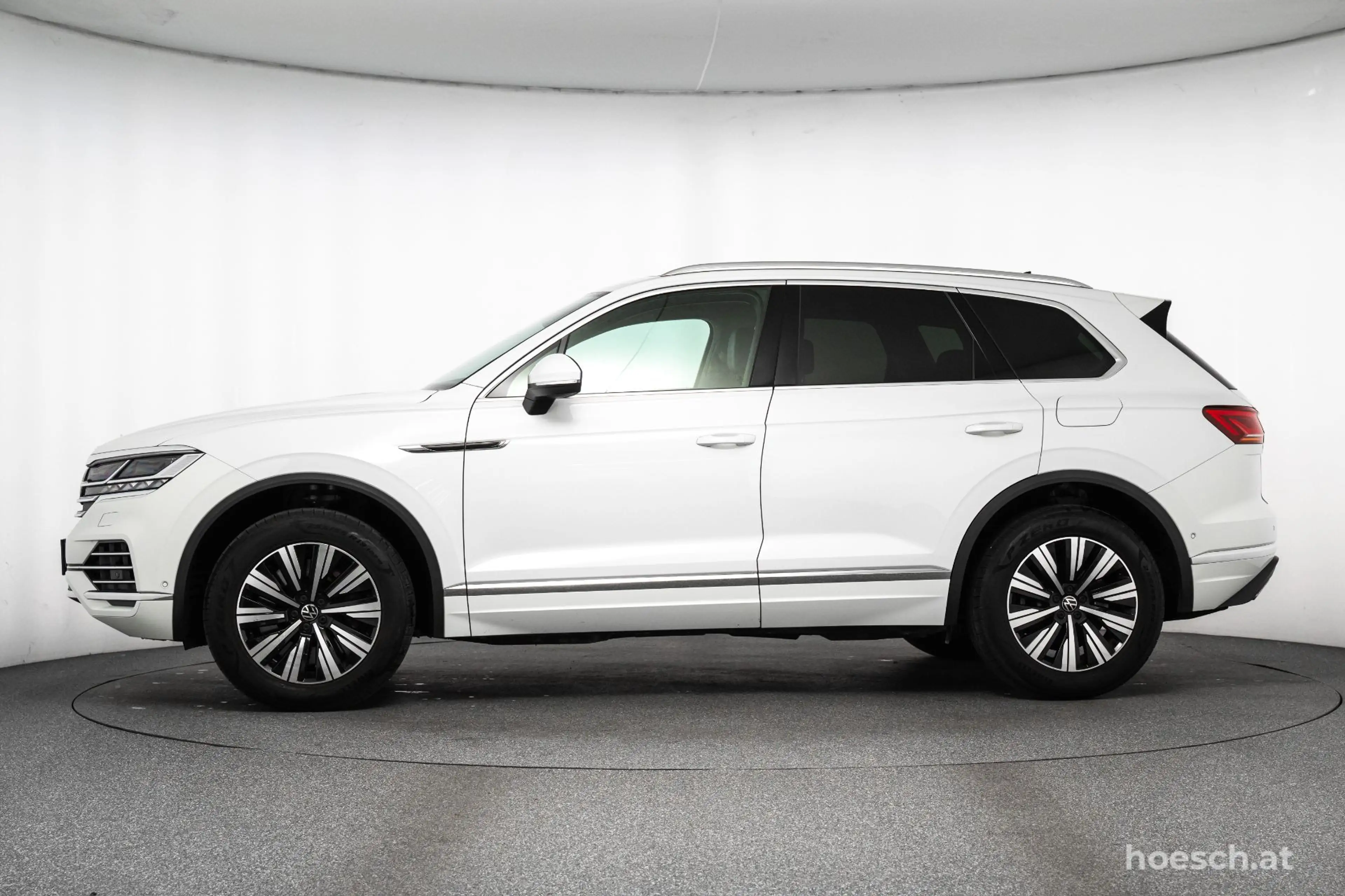 Volkswagen Touareg Elegance eHybrid 4M PANO MATRIX ASSISTENZ ++ — photo 3