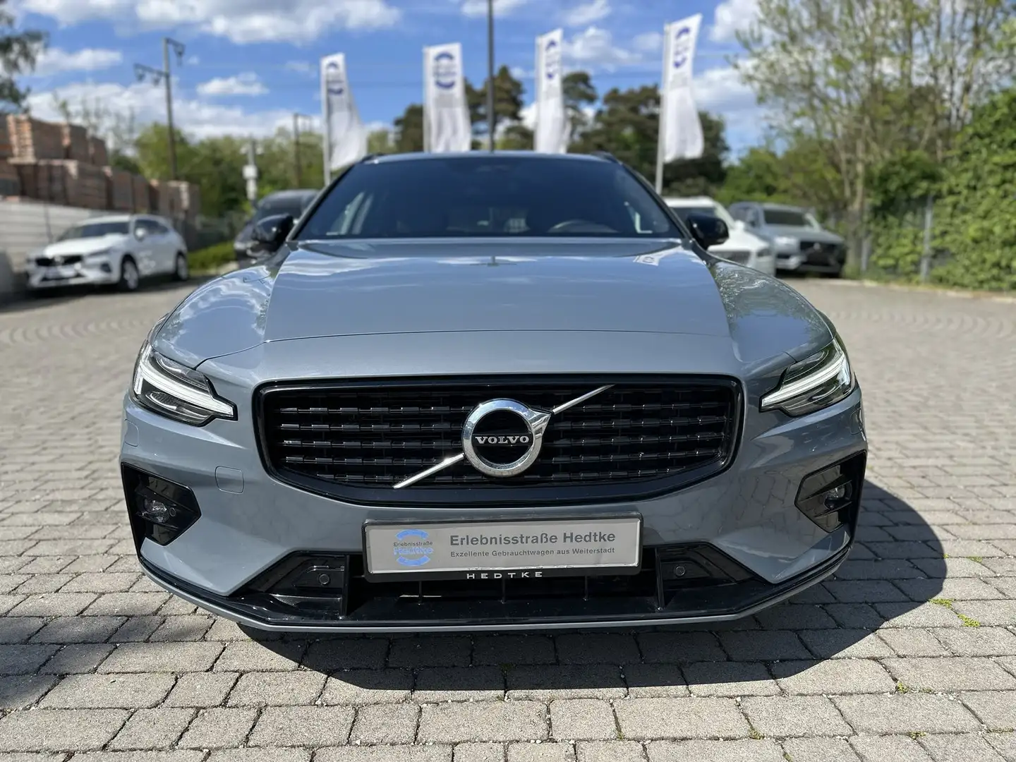 Volvo V60 B6 Benzin AWD R-Design 19"+AHK+VOLL-LED+ACC Šedá - 2