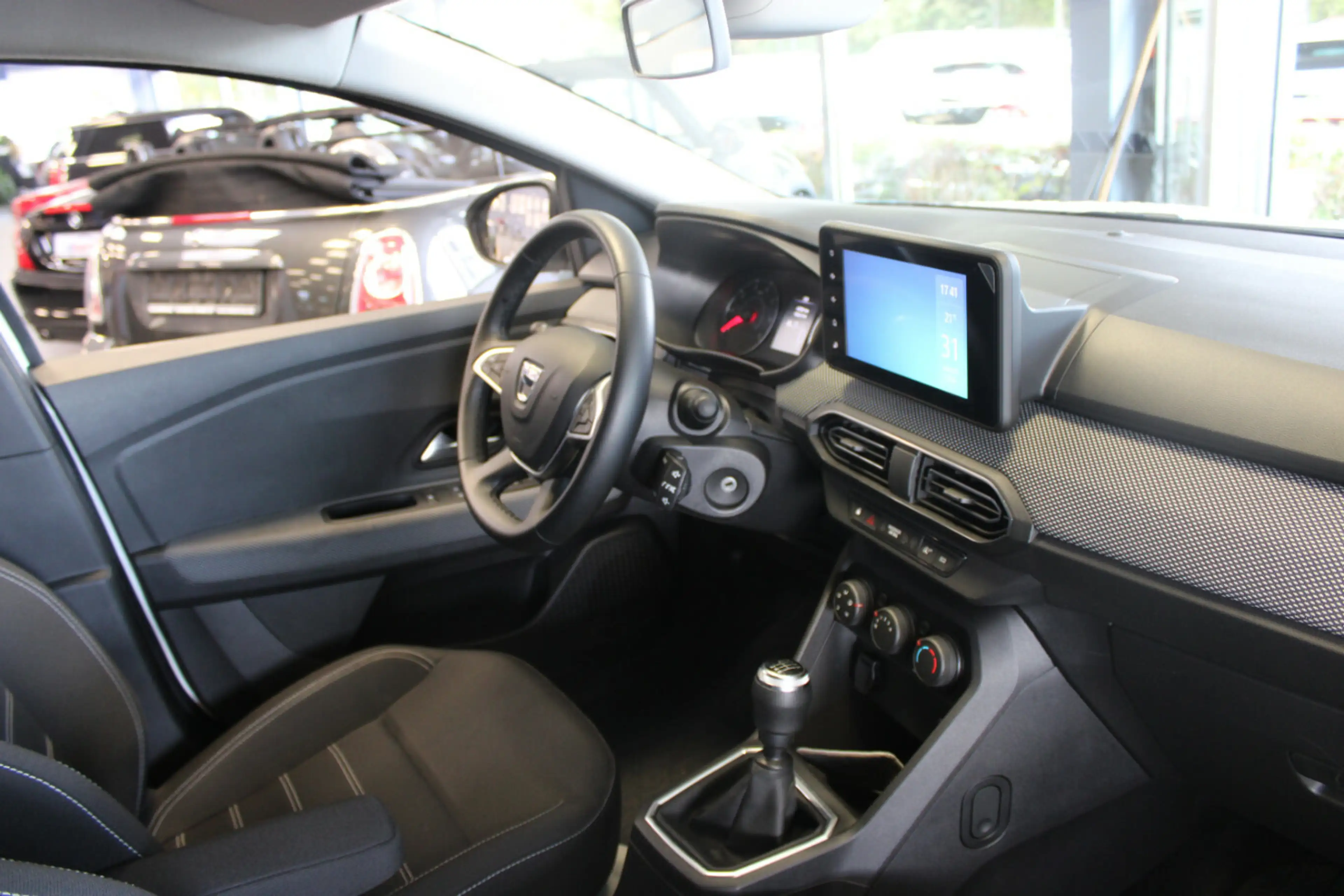Dacia Jogger TCe 110 Comfort — photo 8