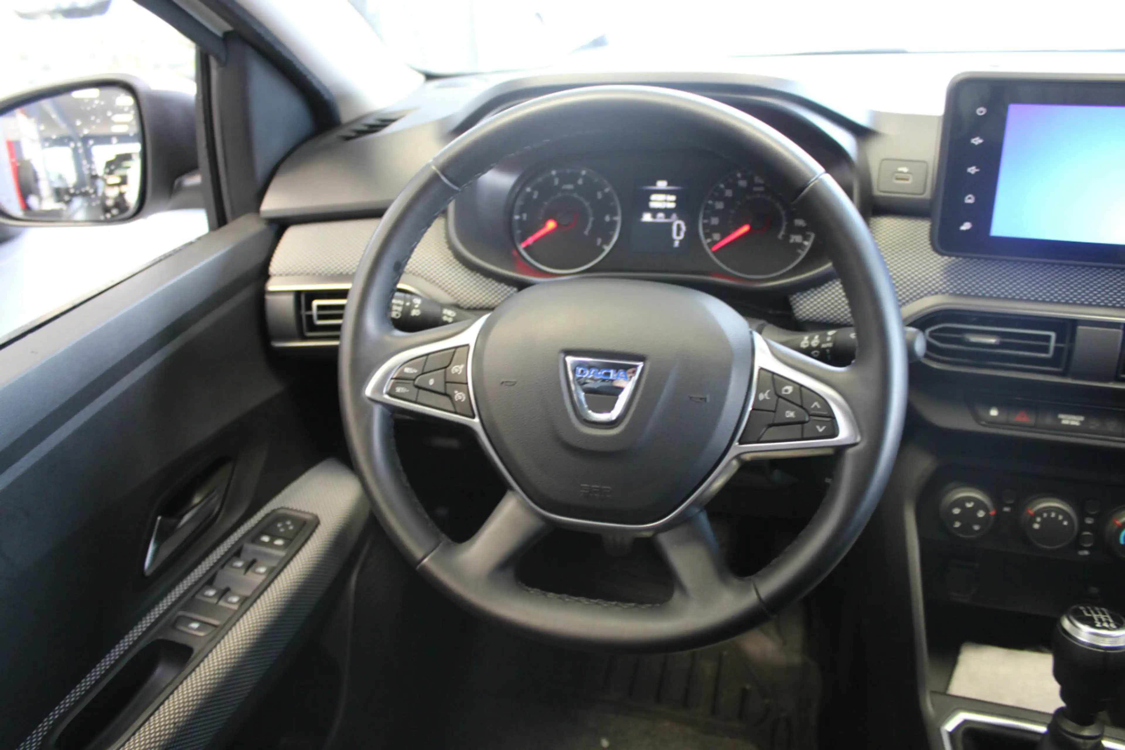 Dacia Jogger TCe 110 Comfort — photo 9