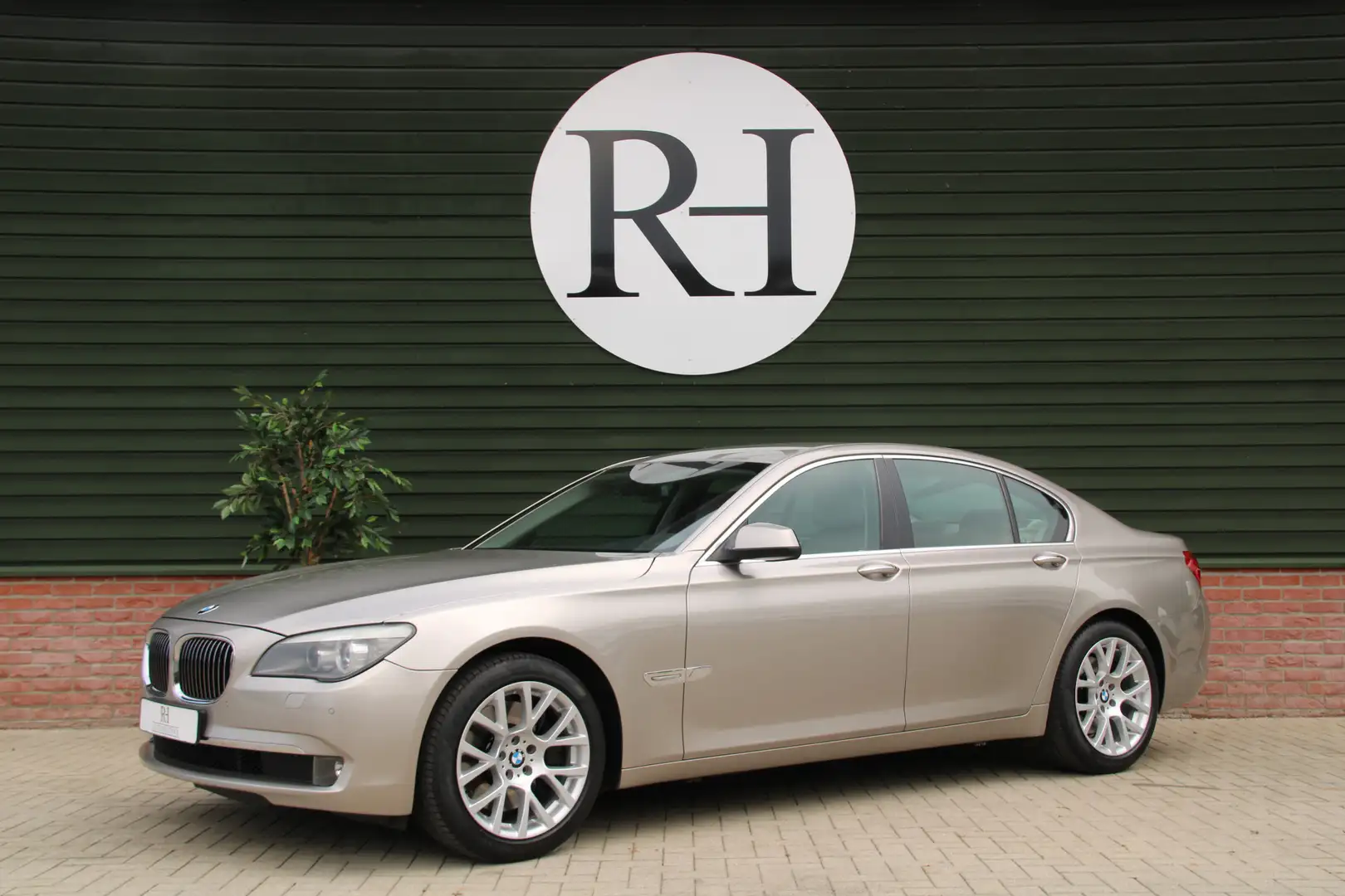 BMW 740 7-serie 740i Automaat High Executive - Youngtimer! Beige - 1