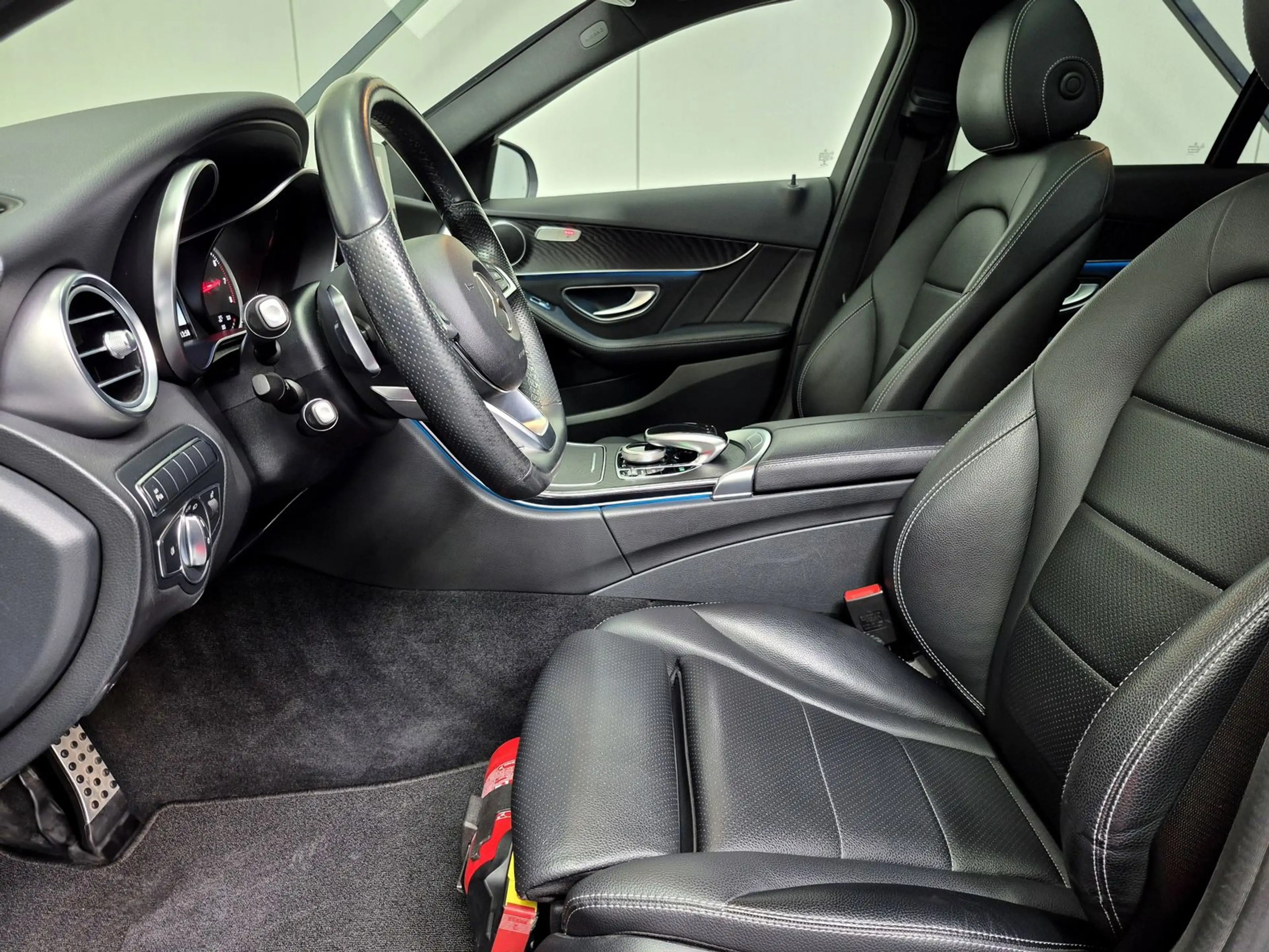 Mercedes-Benz C 400 AMG 4Matic *Pano*AHK*LED*Airmatic* — photo 14