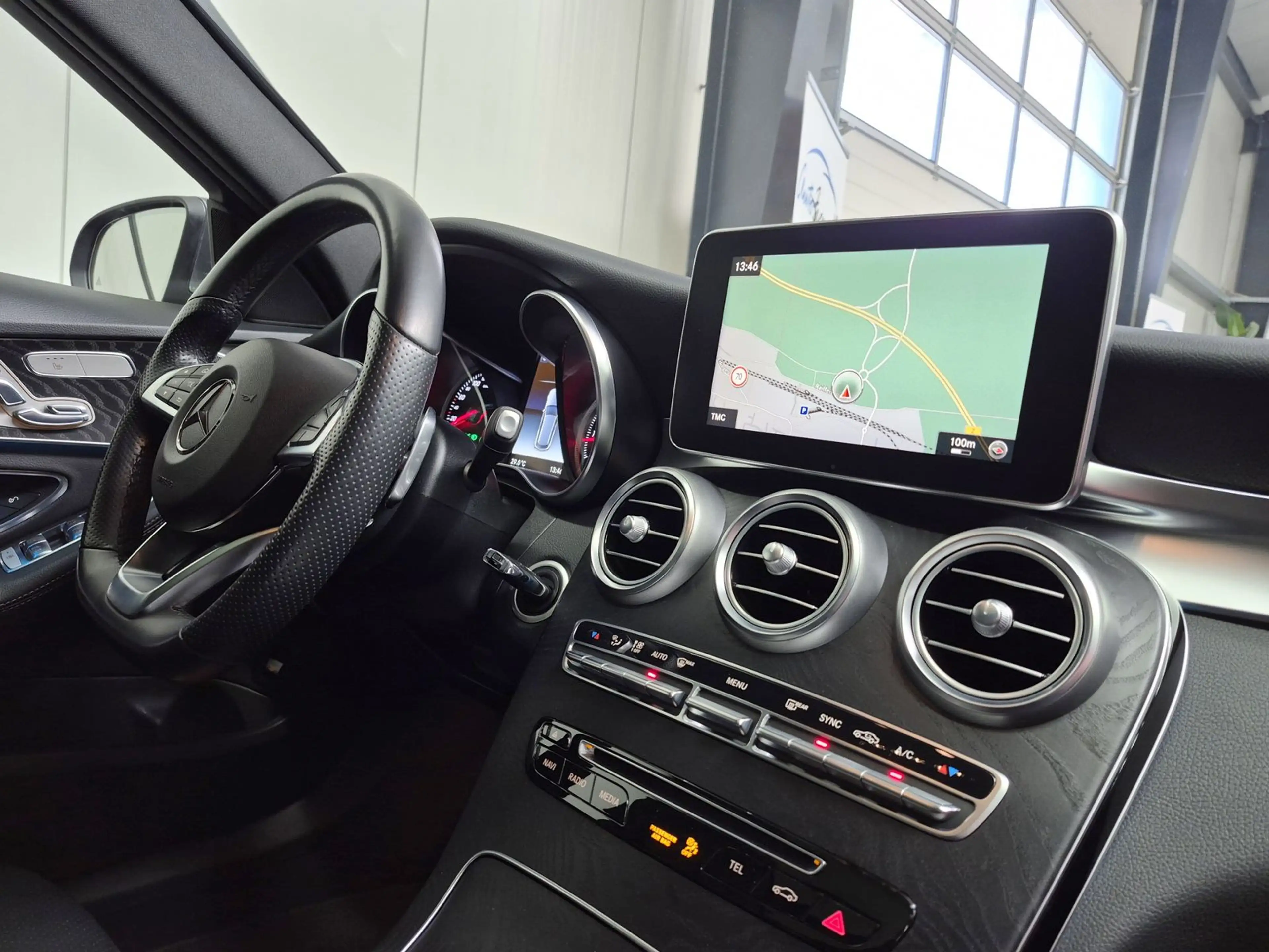 Mercedes-Benz C 400 AMG 4Matic *Pano*AHK*LED*Airmatic* — photo 2