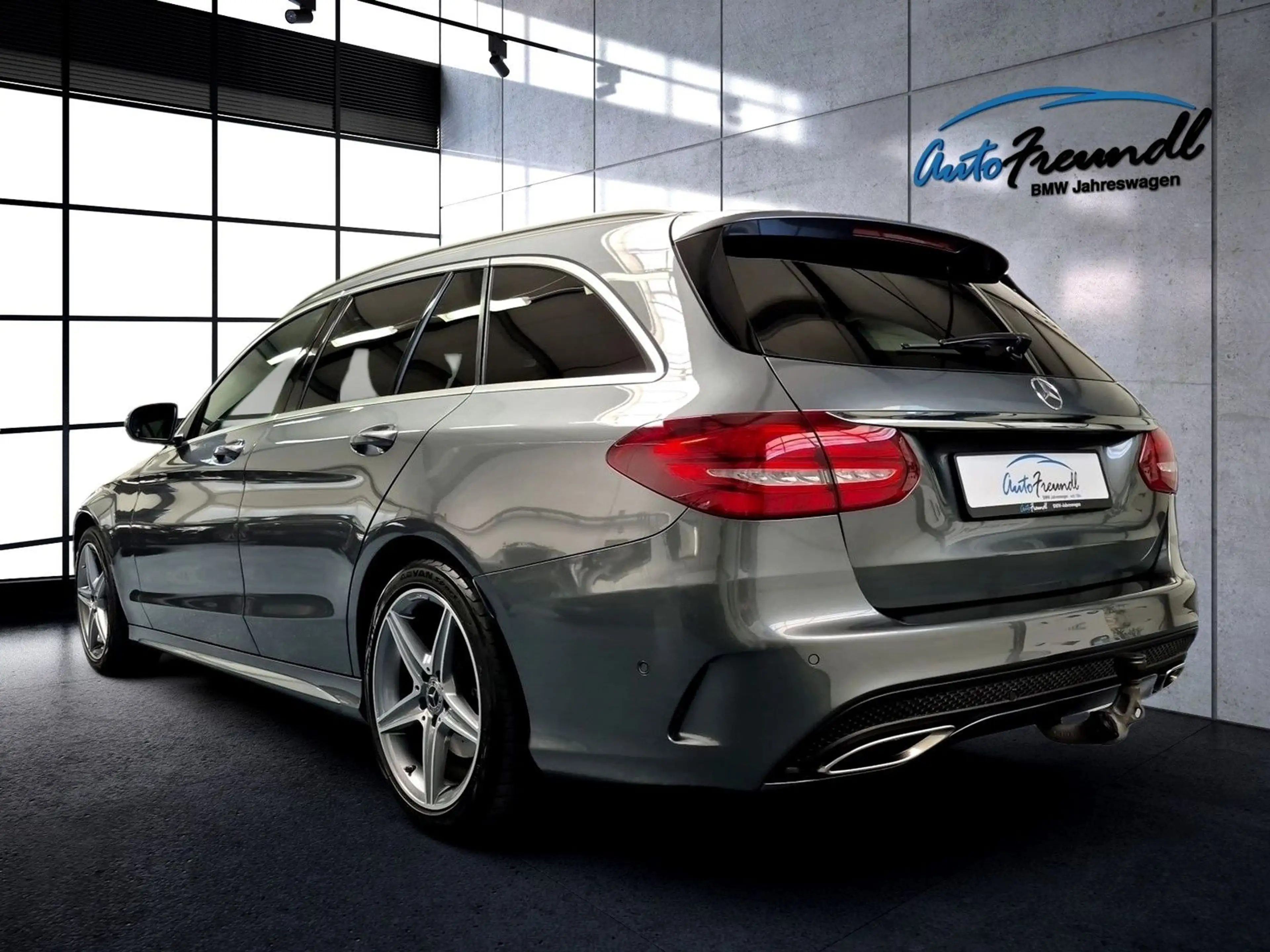 Mercedes-Benz C 400 AMG 4Matic *Pano*AHK*LED*Airmatic* — photo 9