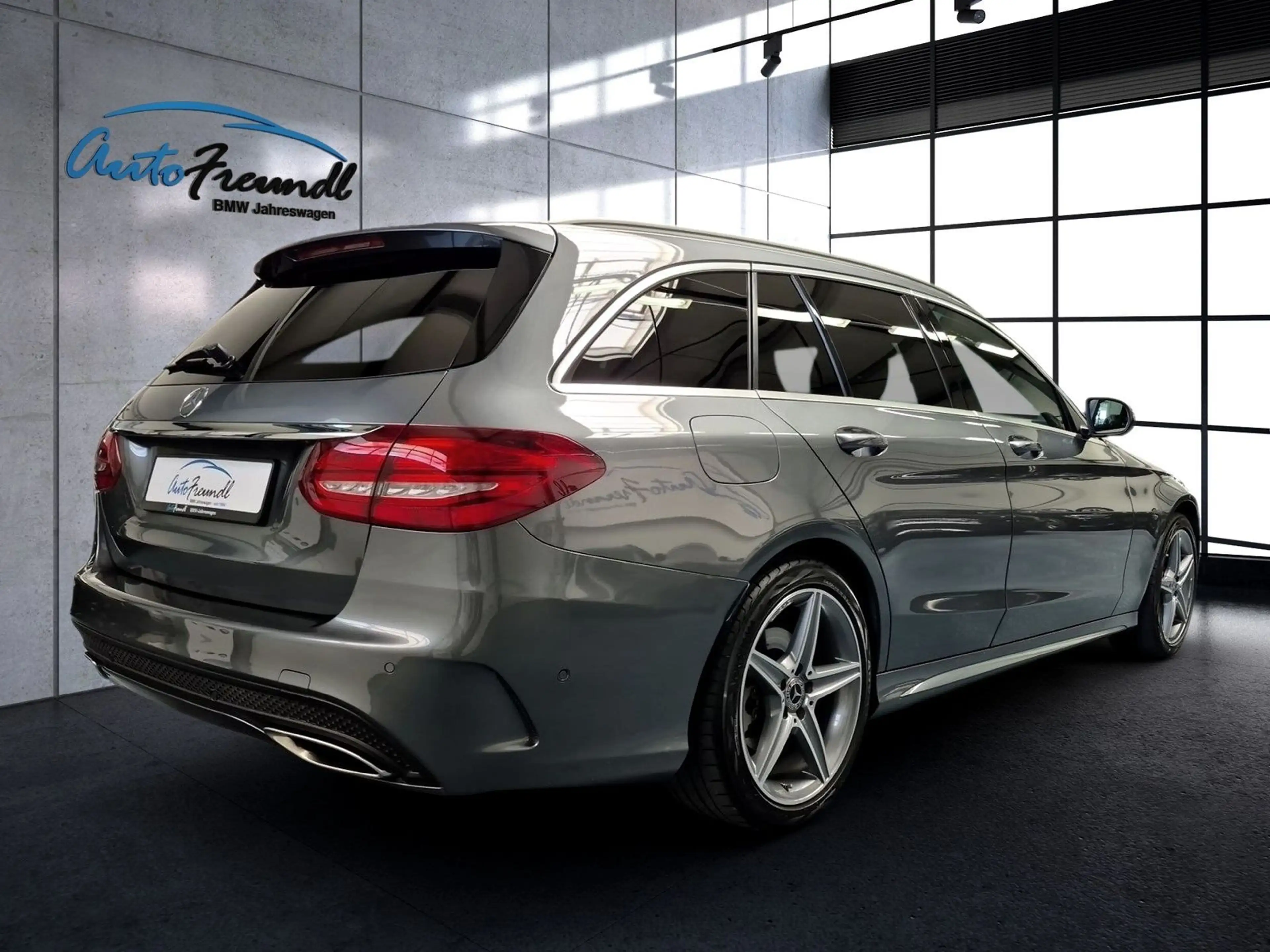 Mercedes-Benz C 400 AMG 4Matic *Pano*AHK*LED*Airmatic* — photo 6