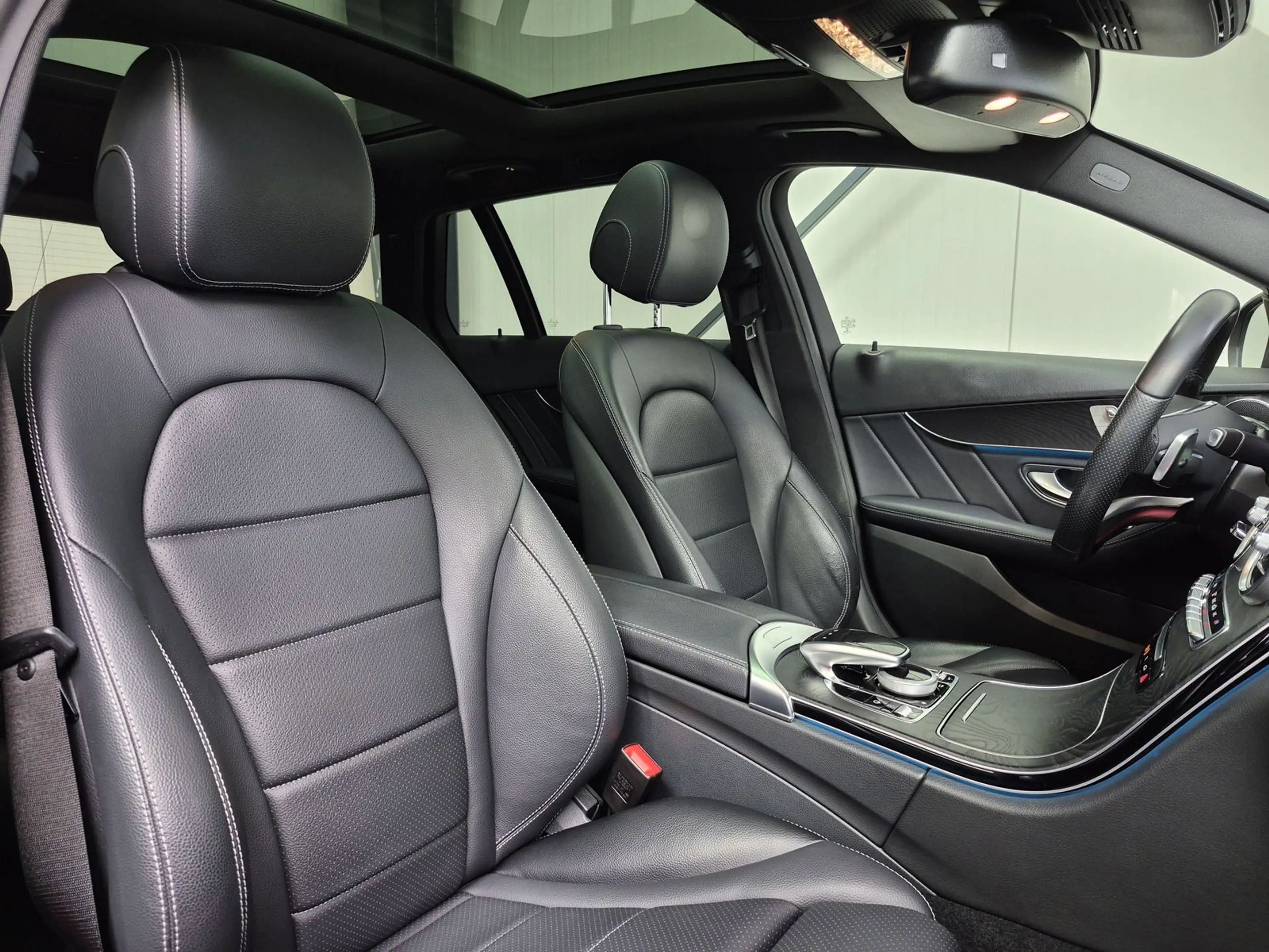 Mercedes-Benz C 400 AMG 4Matic *Pano*AHK*LED*Airmatic* — photo 13