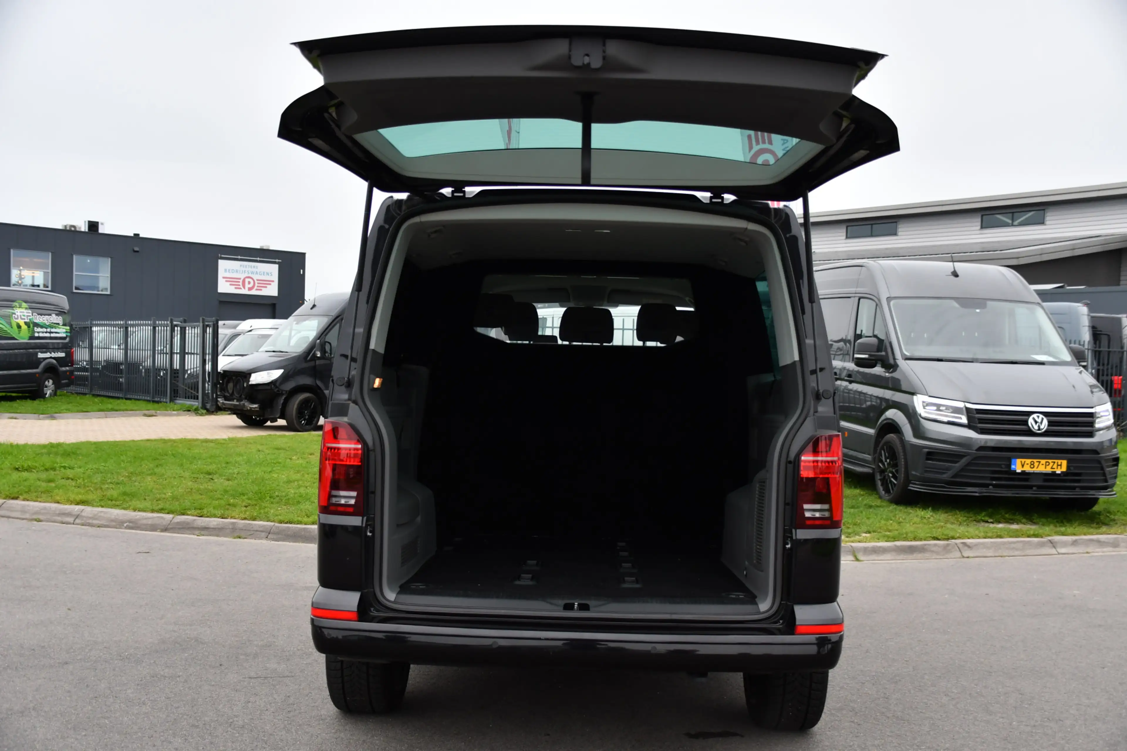 Volkswagen T6.1 Transporter 2.0 TDI L2H1 32 DC Caravelle Virtual, Adaptieve Cr — photo 36