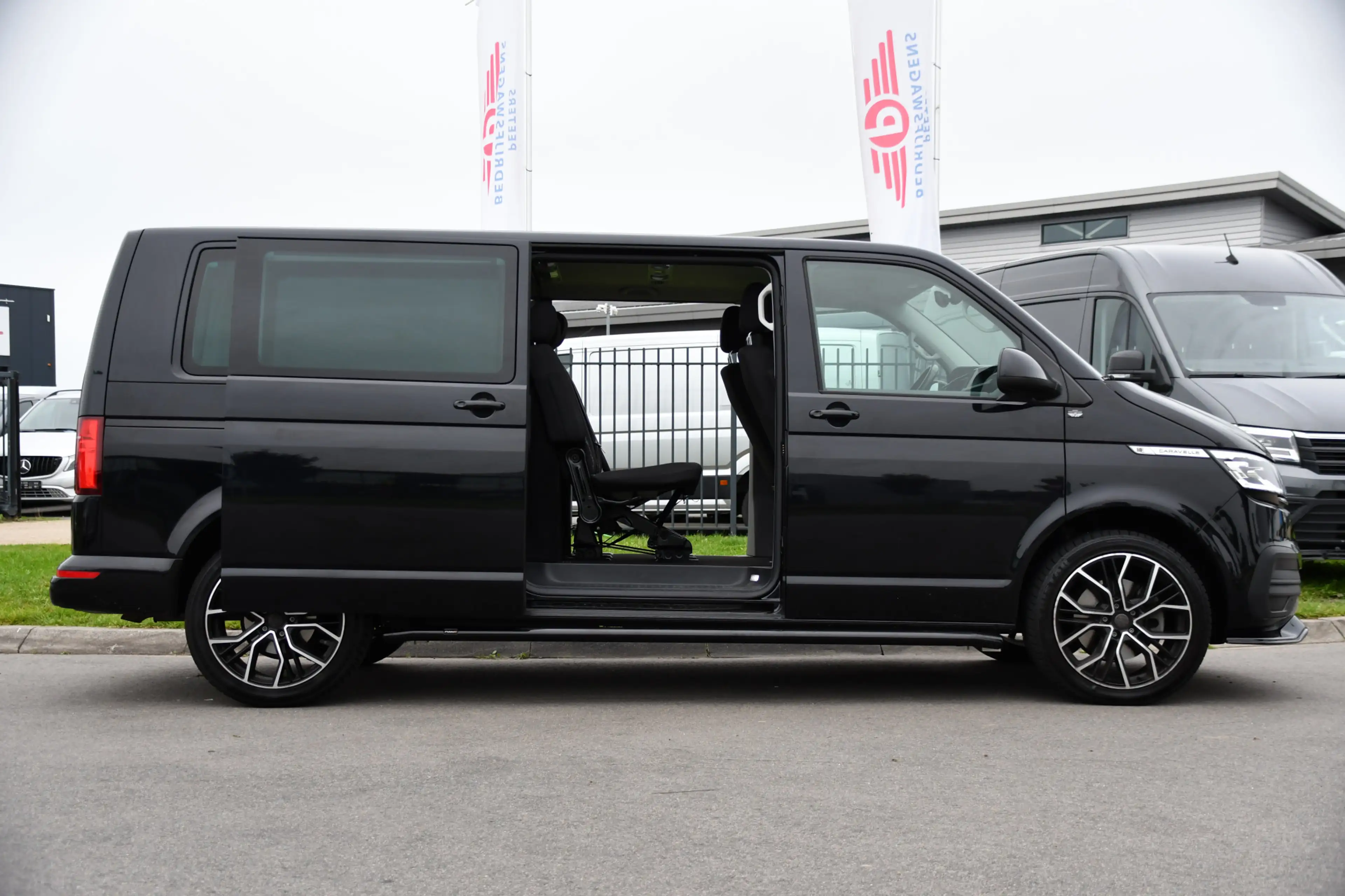 Volkswagen T6.1 Transporter 2.0 TDI L2H1 32 DC Caravelle Virtual, Adaptieve Cr — photo 11