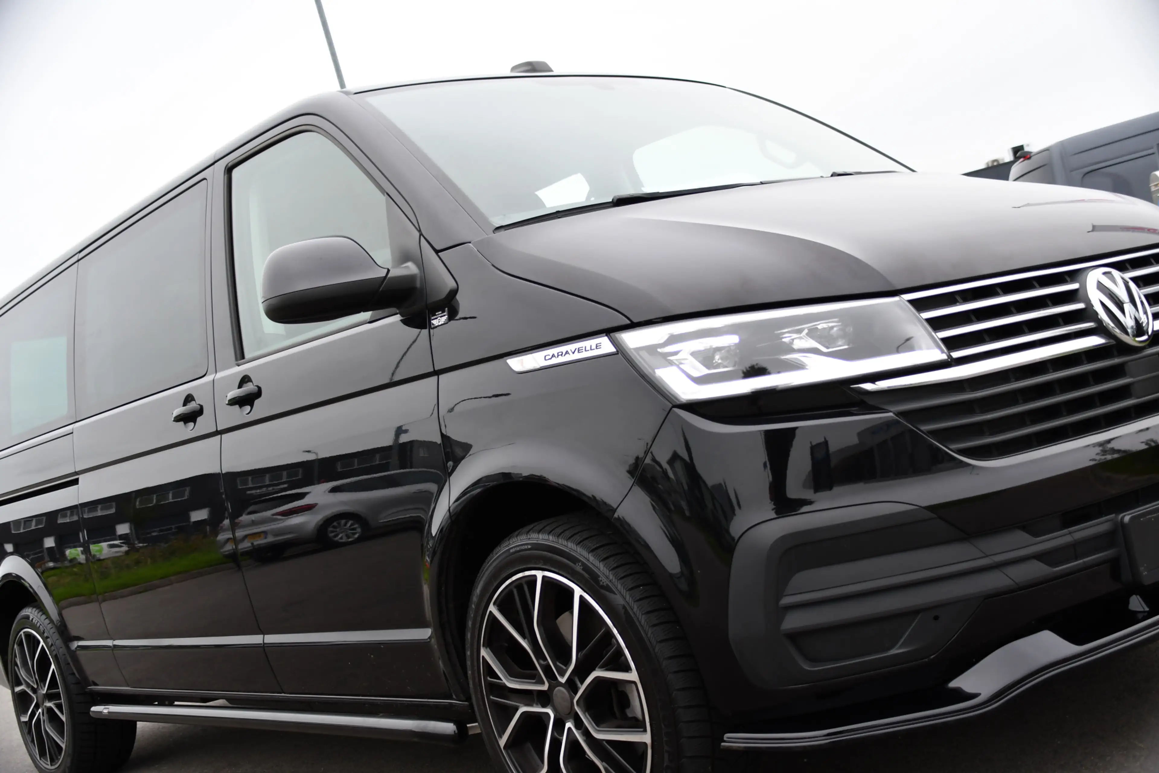 Volkswagen T6.1 Transporter 2.0 TDI L2H1 32 DC Caravelle Virtual, Adaptieve Cr — photo 17