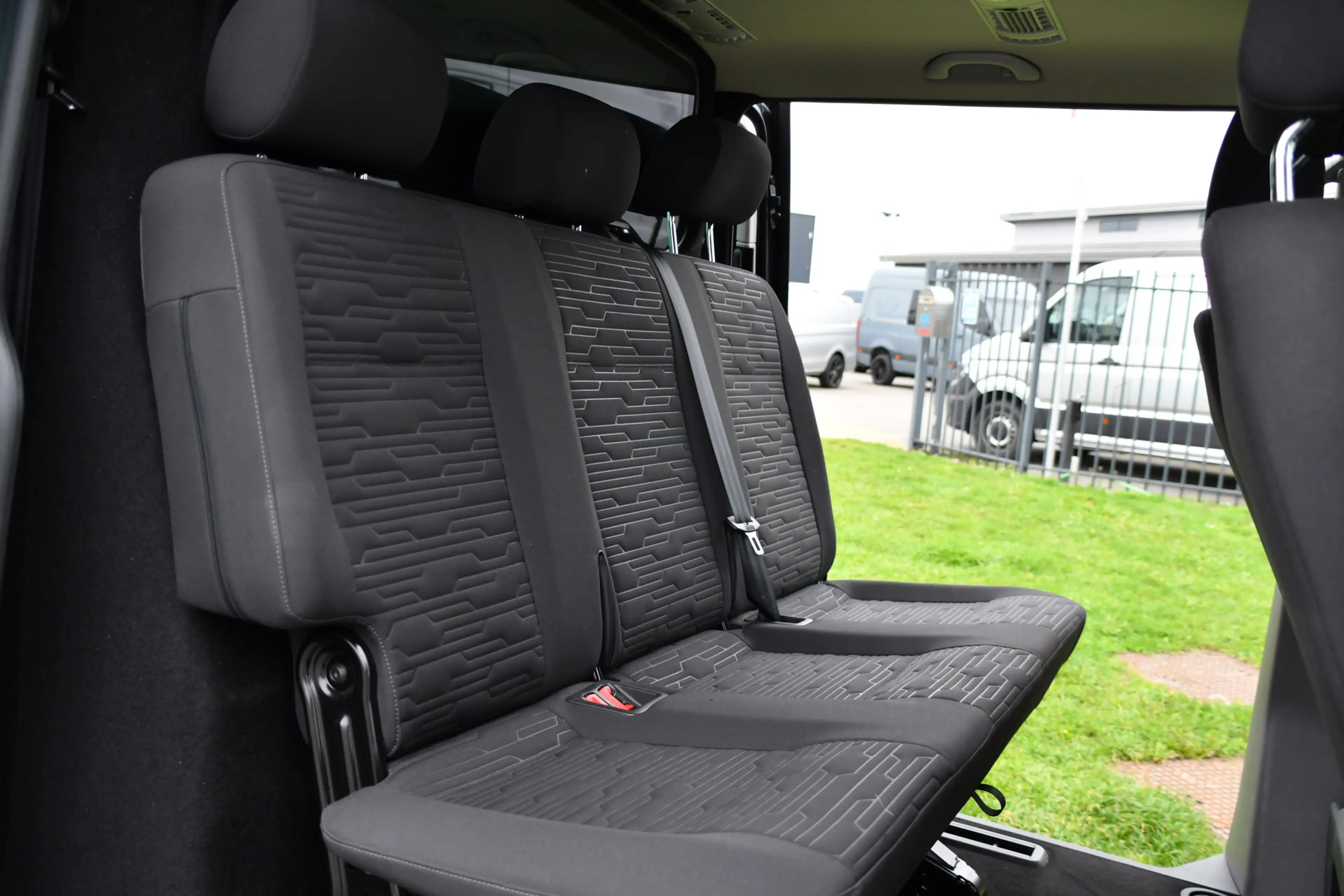 Volkswagen T6.1 Transporter 2.0 TDI L2H1 32 DC Caravelle Virtual, Adaptieve Cr — photo 28