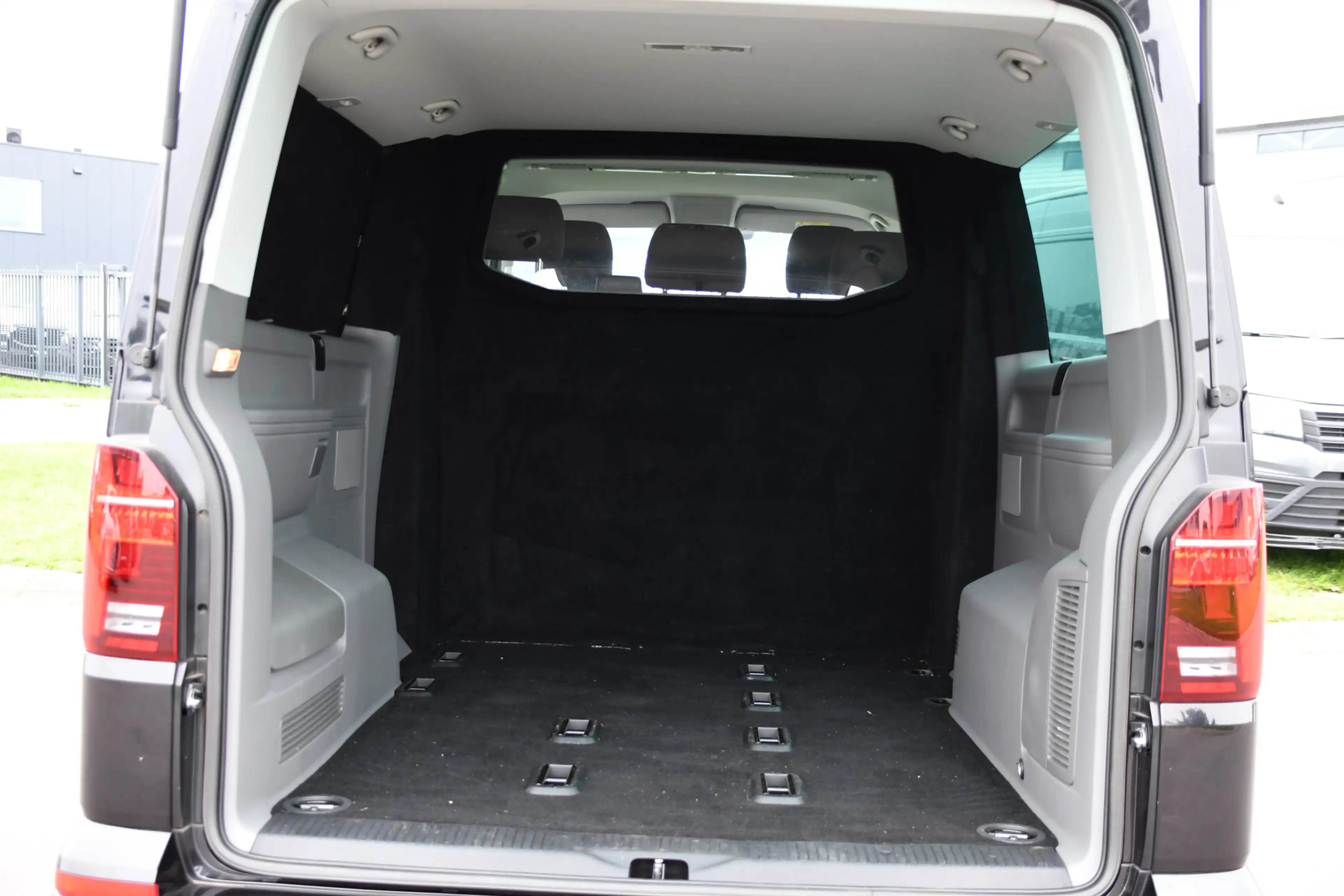 Volkswagen T6.1 Transporter 2.0 TDI L2H1 32 DC Caravelle Virtual, Adaptieve Cr — photo 37