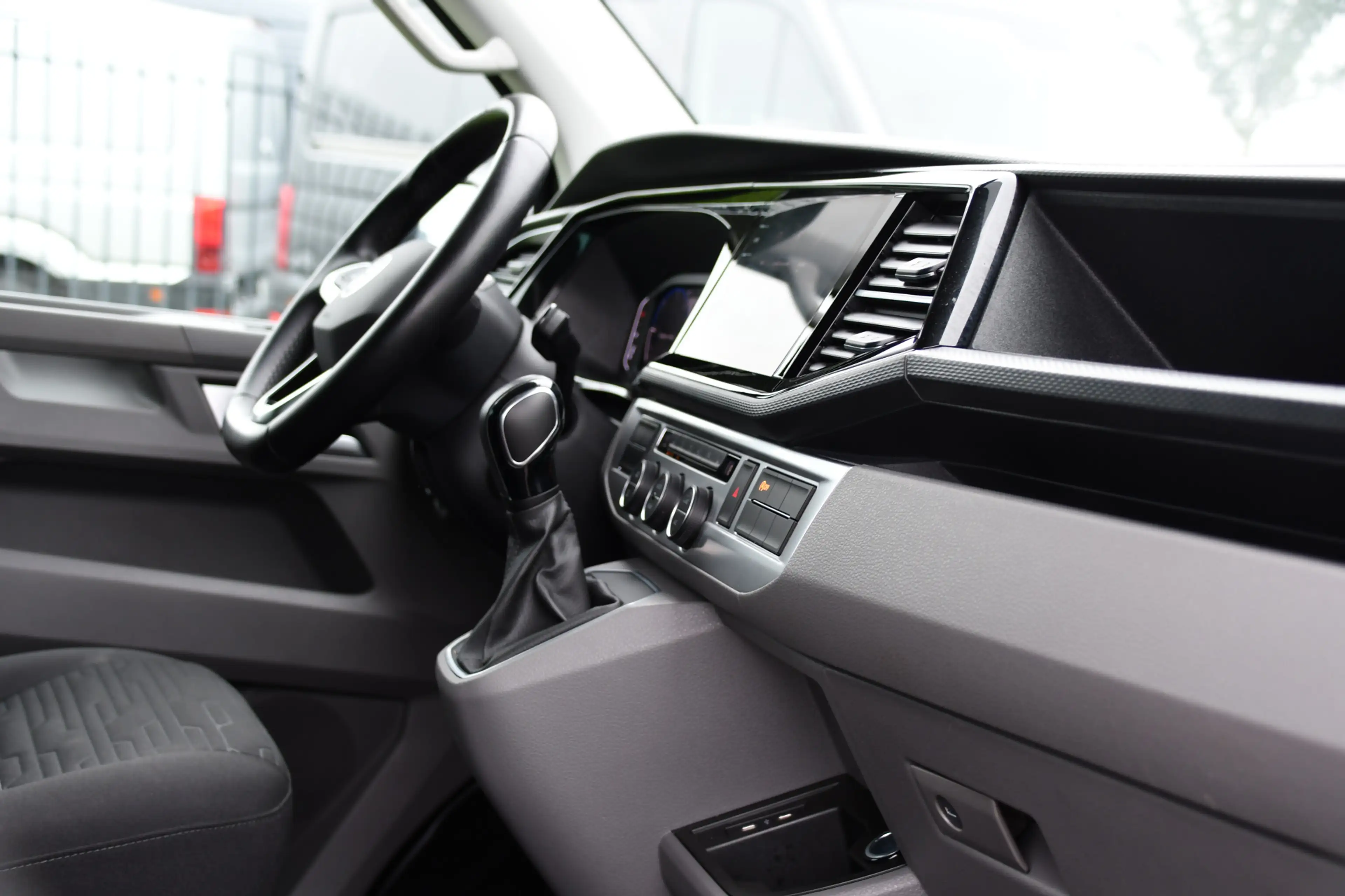 Volkswagen T6.1 Transporter 2.0 TDI L2H1 32 DC Caravelle Virtual, Adaptieve Cr — photo 23