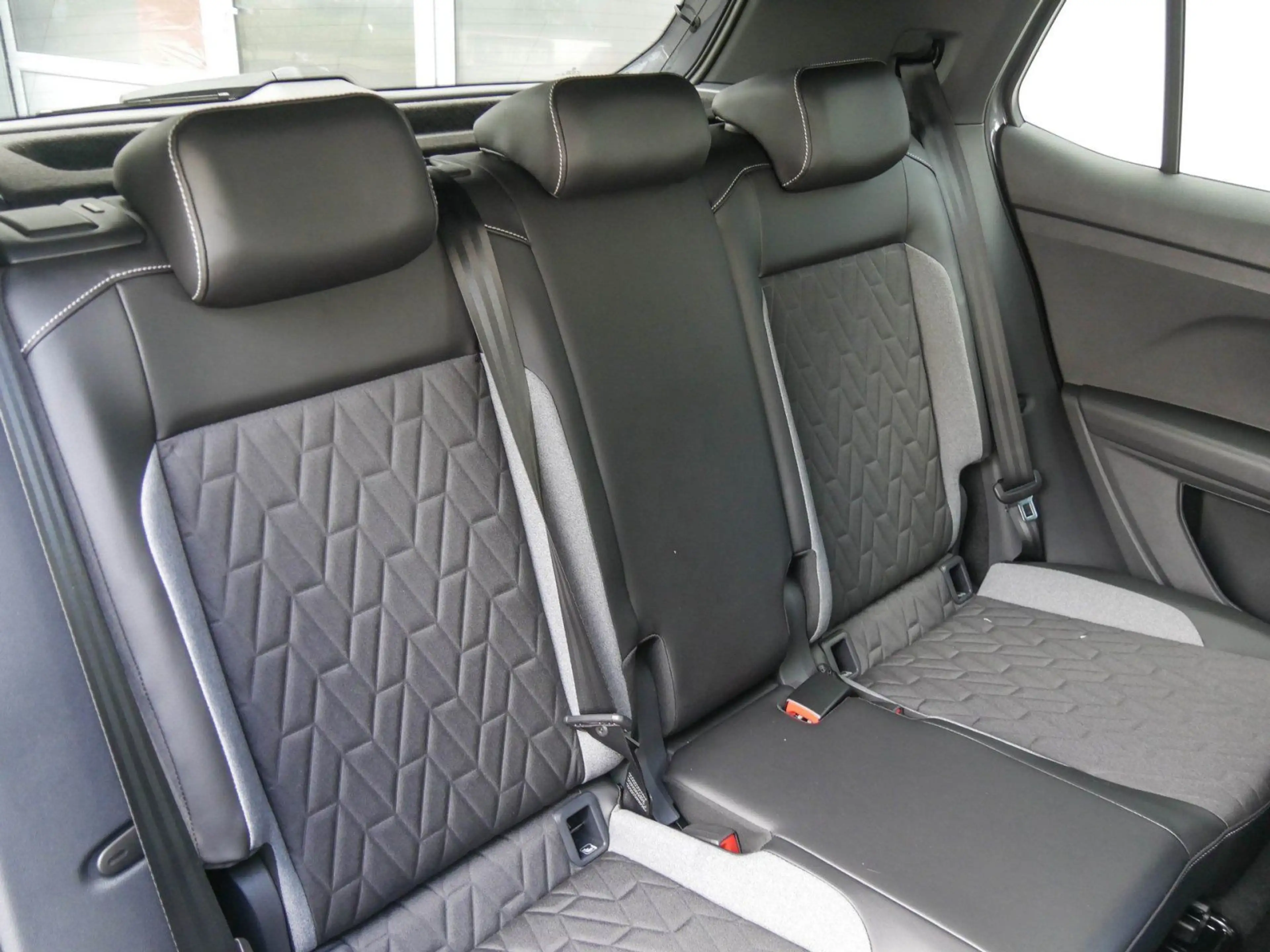 Volkswagen T-Cross Life 1.0 TSI 116 PS 6-Gang Kamera,Navi — photo 4