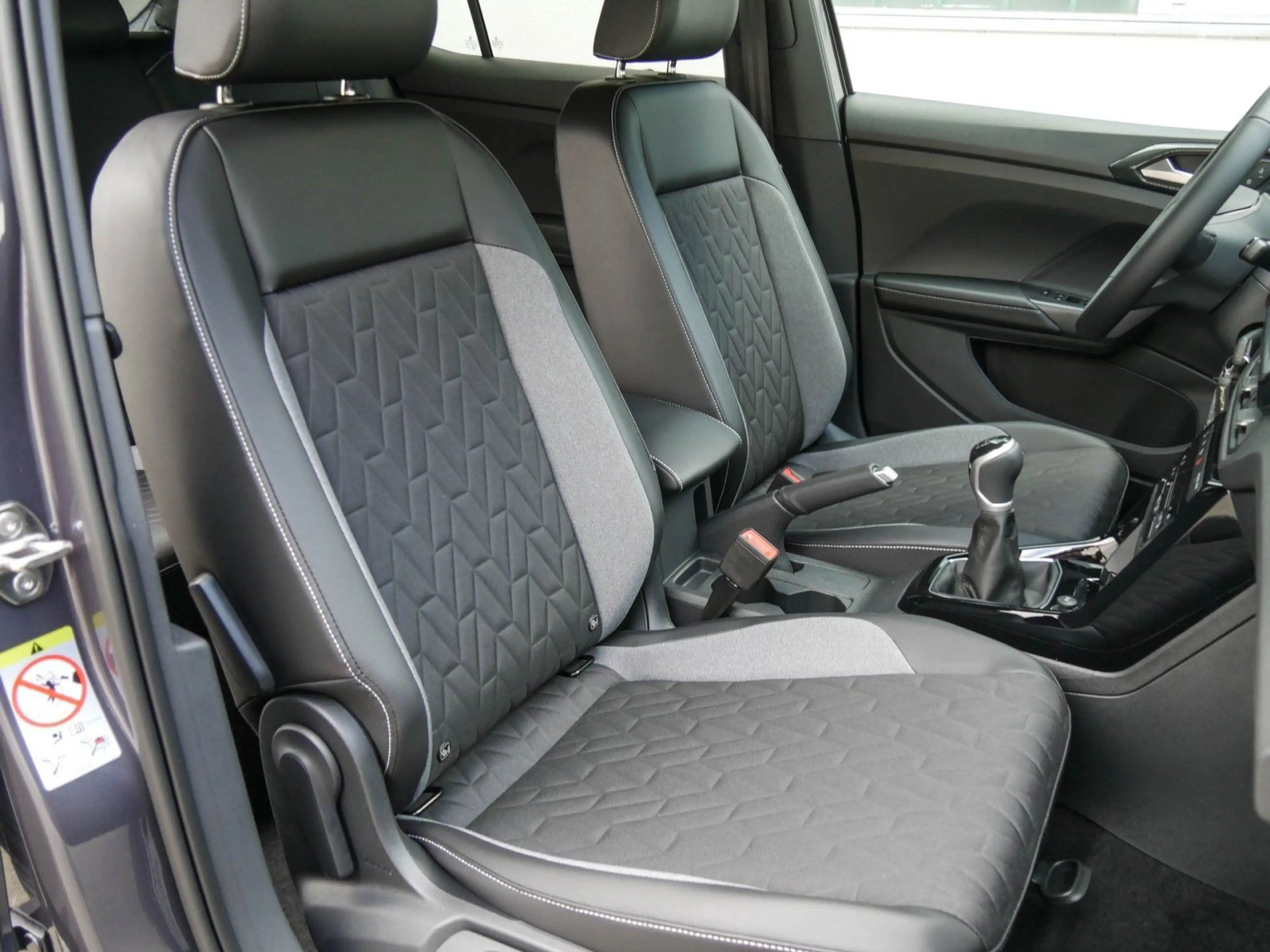 Volkswagen T-Cross Life 1.0 TSI 116 PS 6-Gang Kamera,Navi — photo 6