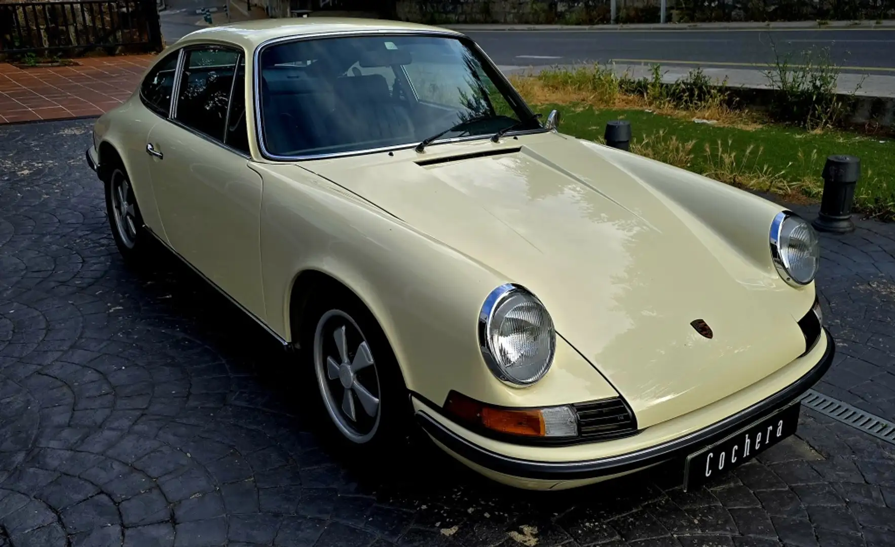 Porsche 911 Coupé Beige - 2