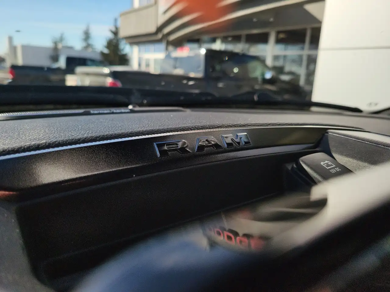RAM 1500 снимка RAM 1500