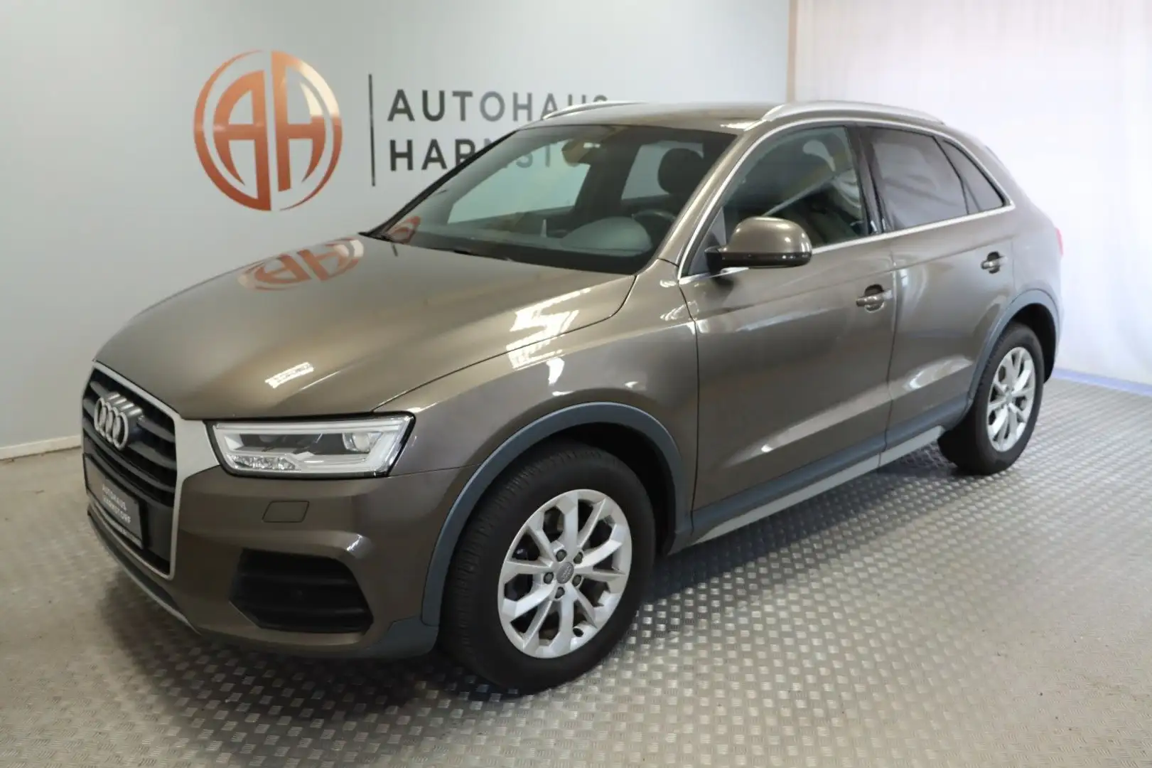 Audi Q3 design 1.5 S-Tronic LED Navi elek. Heckklappe Коричневый - 2