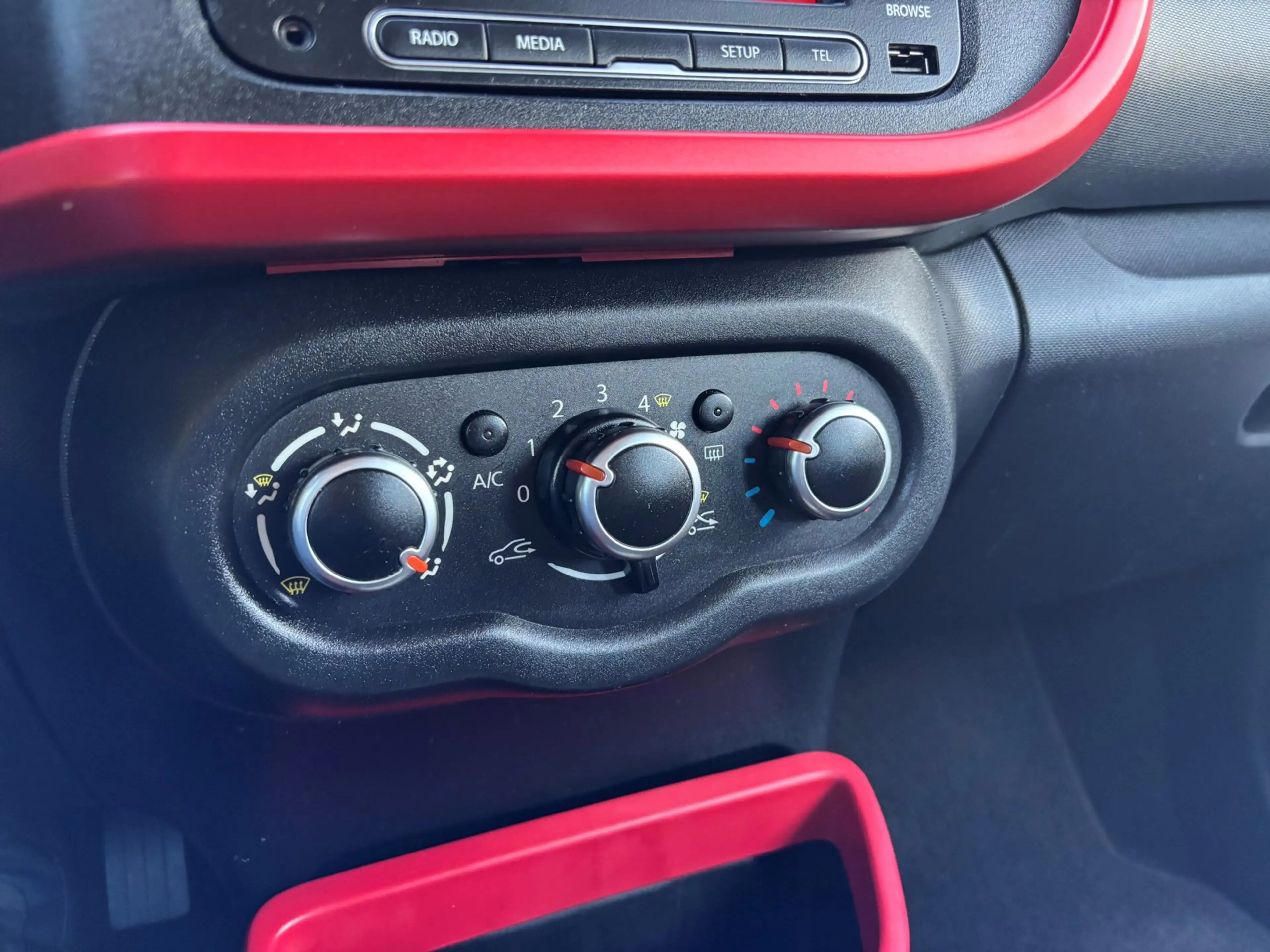 Renault Twingo SCe 70 Expression / Airco / Radio! — photo 11