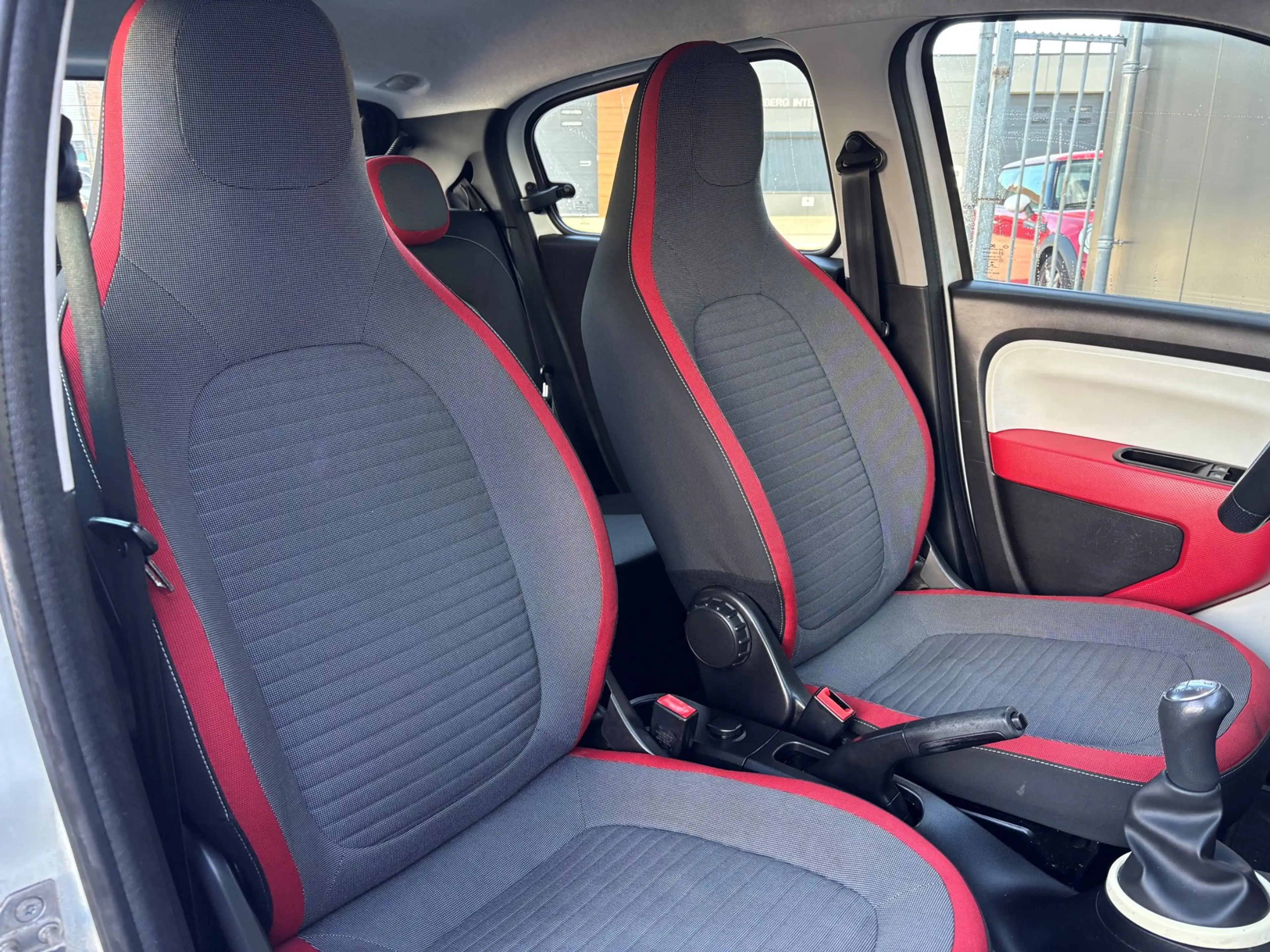 Renault Twingo SCe 70 Expression / Airco / Radio! — photo 5