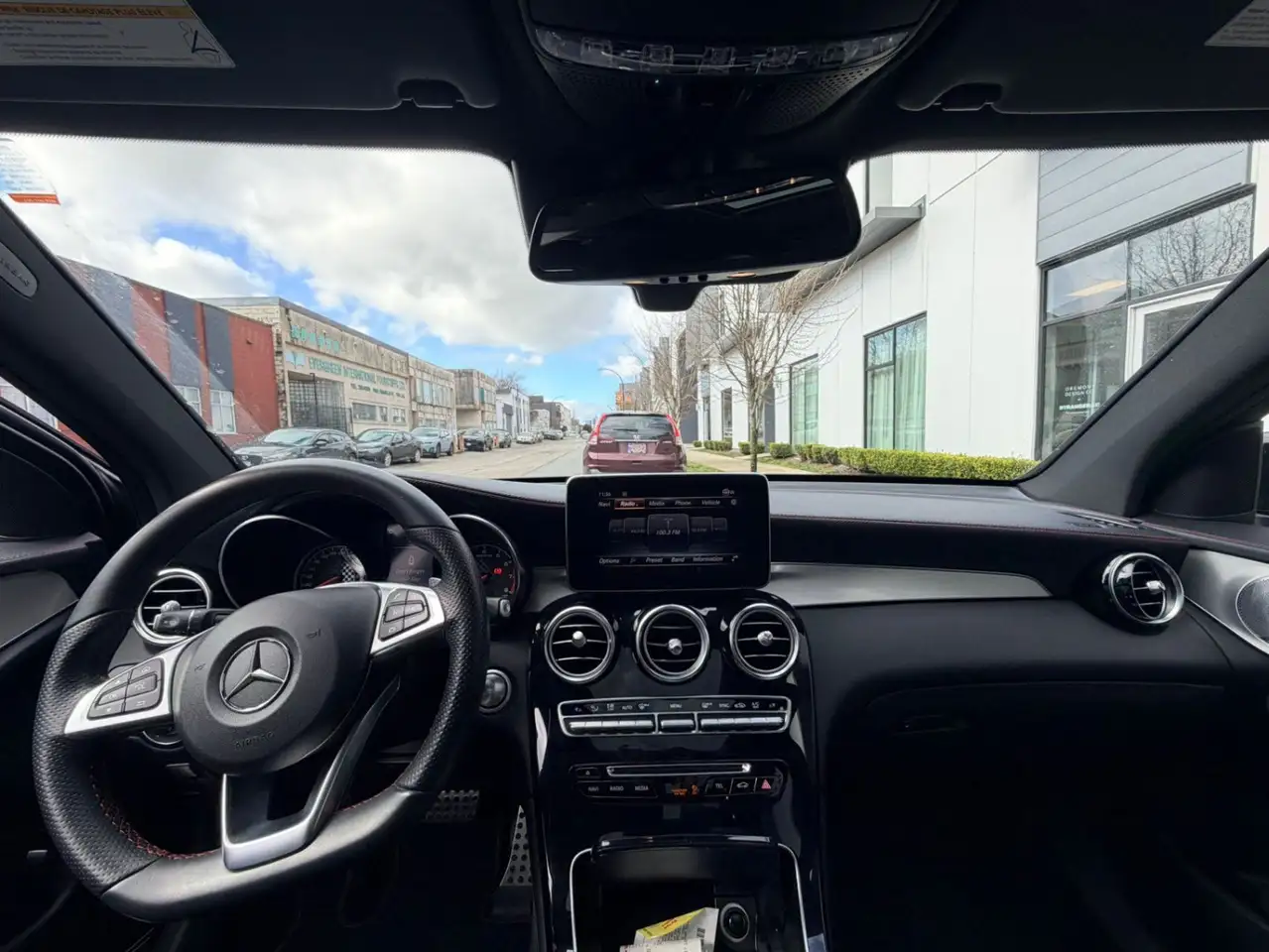 Mercedes-Benz GLC снимка Mercedes-Benz GLC