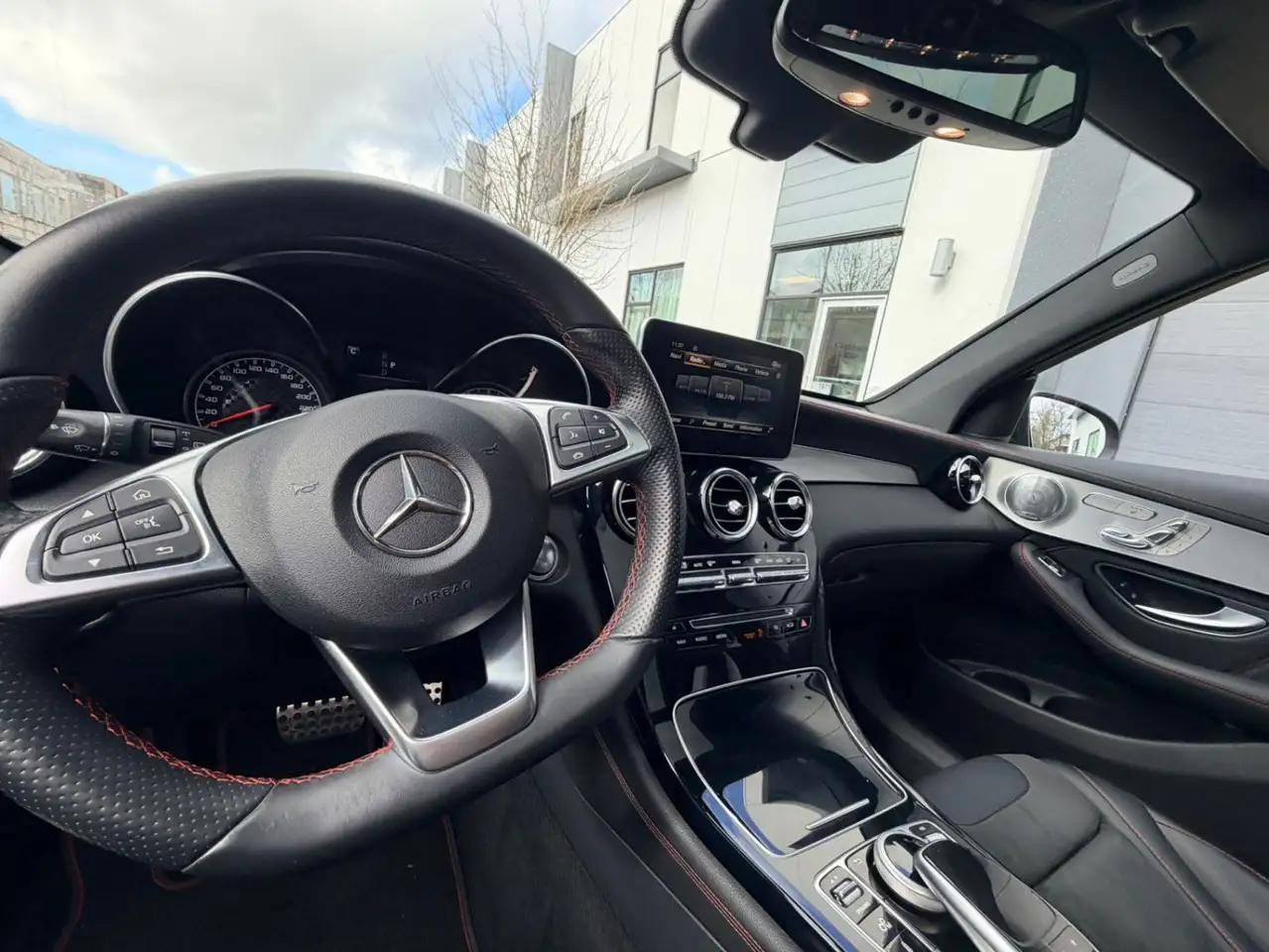 Mercedes-Benz GLC снимка Mercedes-Benz GLC