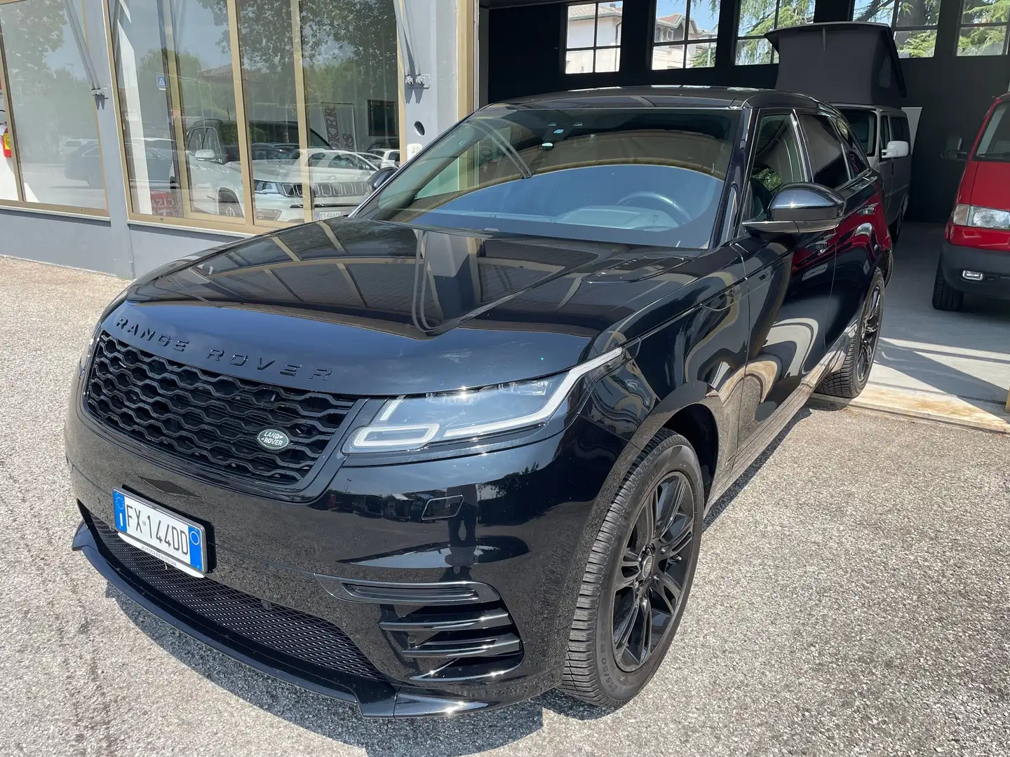 Land Rover Range Rover Velar Range Rover Velar 2.0d i4 R-Dynamic 240cv MY 2019 Noir - 1