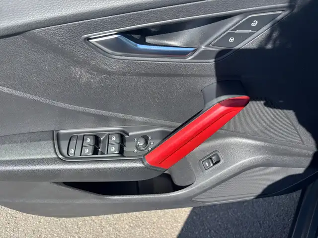 Audi Q2 view 13
