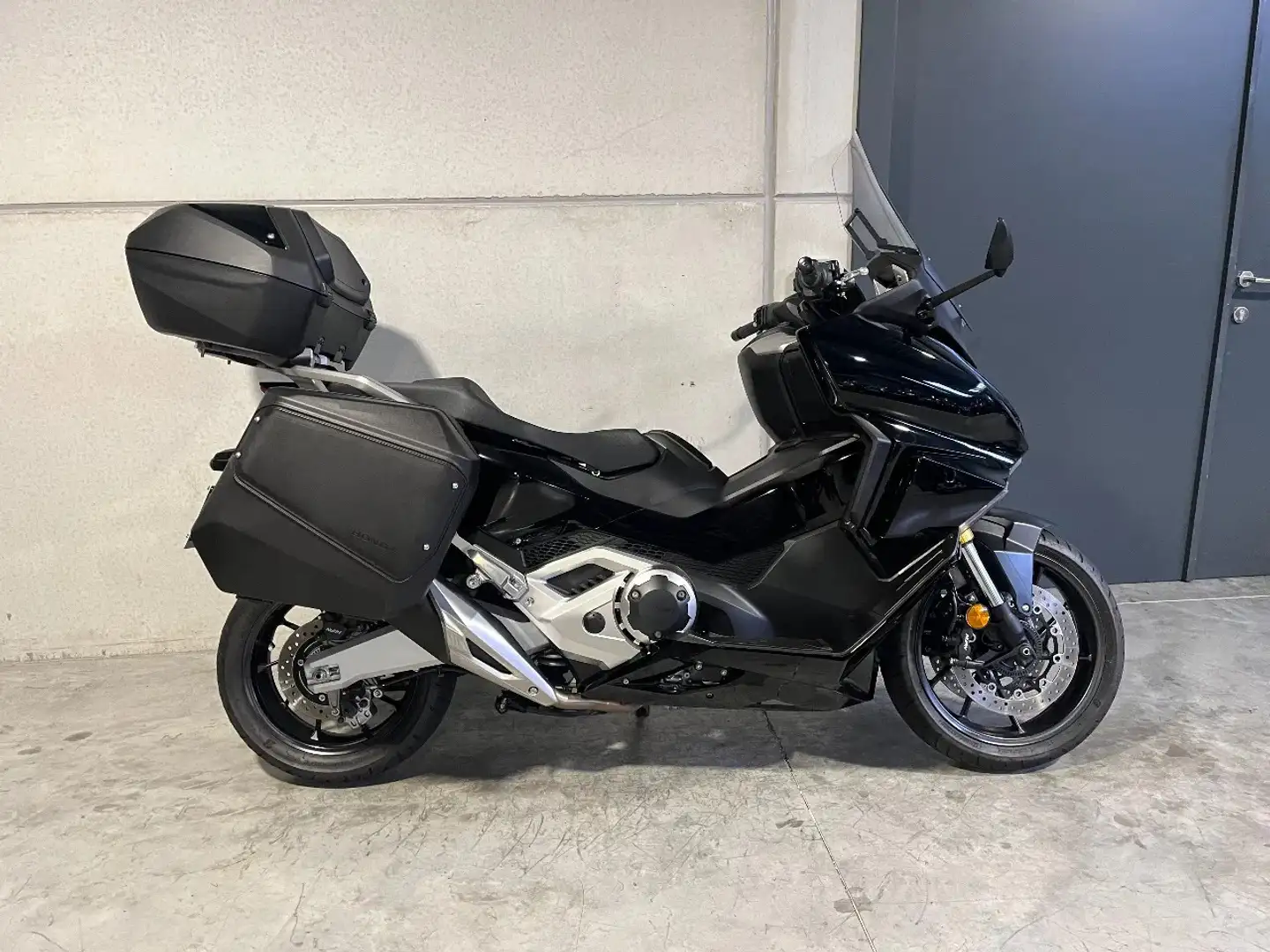 Honda Forza 750 met extra's in magnifieke staat - 2