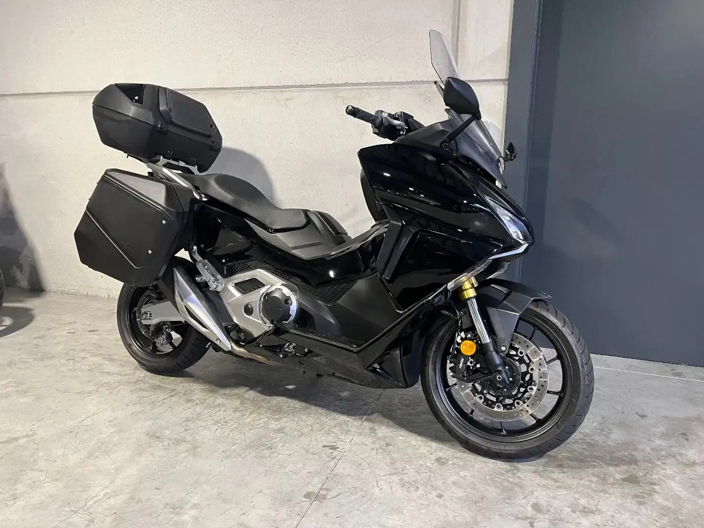 Honda Forza 750 met extra's in magnifieke staat - 1