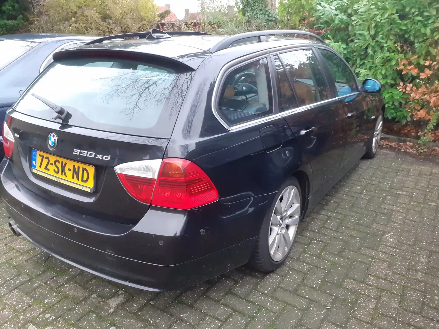 BMW 330 XD high excutive Zwart - 1