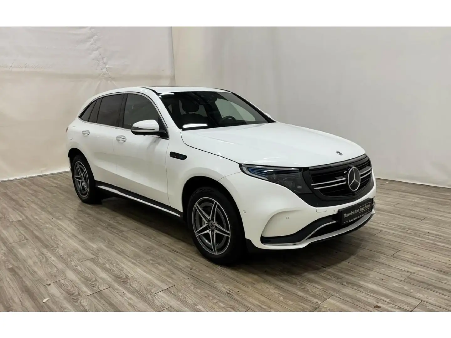 Mercedes-Benz EQC 400 4M AMG Distr*AHK*Memory*360°*SHD*MULTIBE Weiß - 2