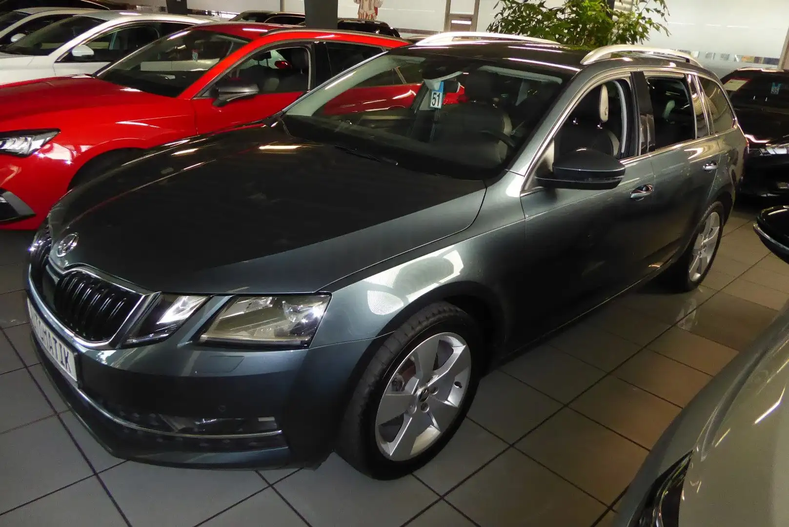 Skoda Octavia Combi Automatik Benziner/Erdgas AHK Navi Grau - 1