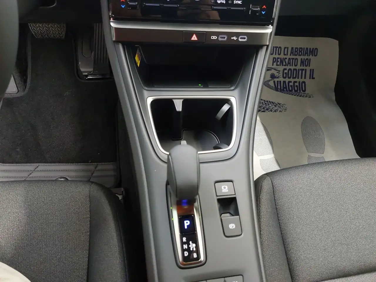 Lexus LBX 2026 — фото 9