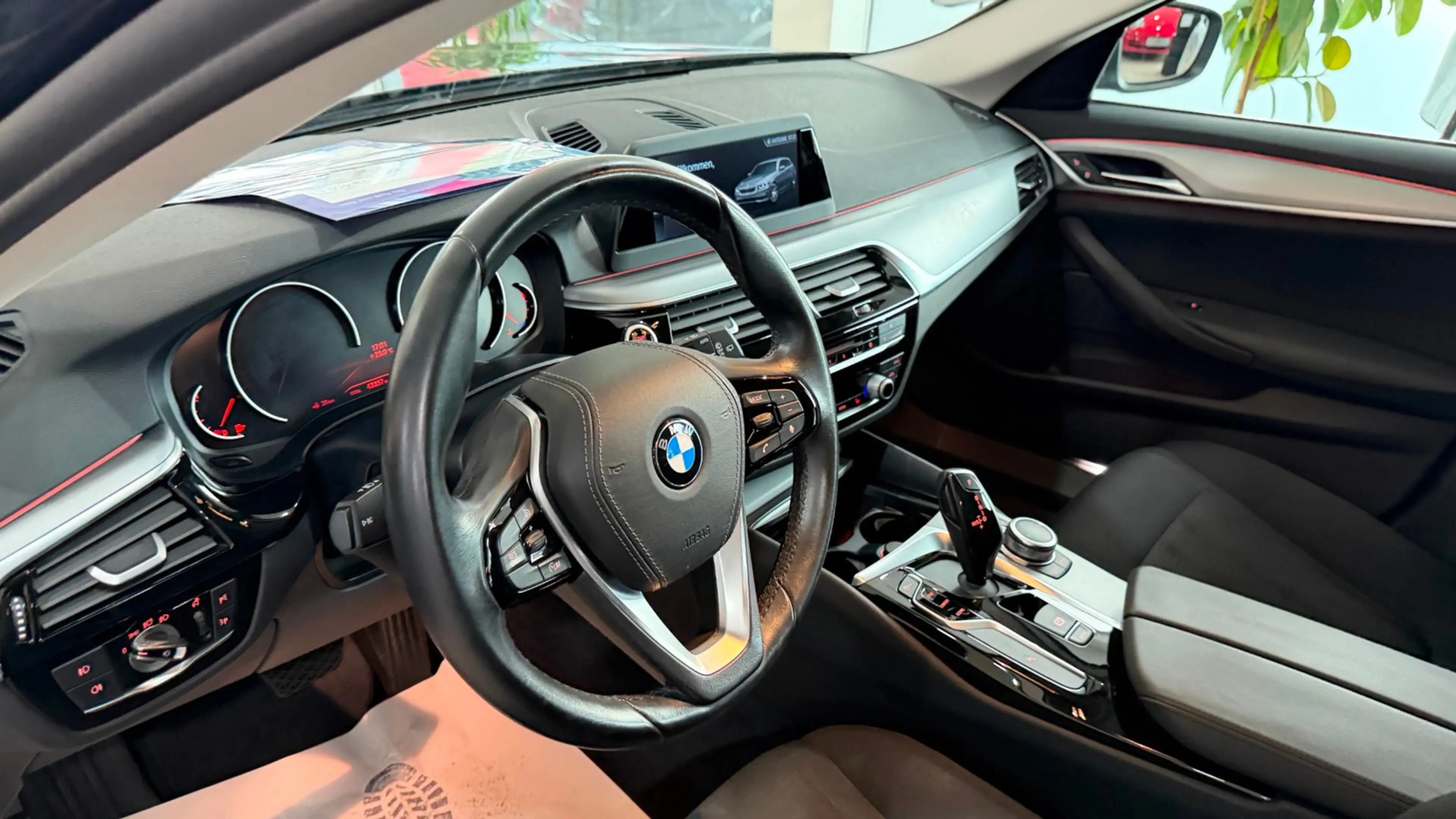 BMW 520 i NAVI*SCHECKHEFT*AHK — photo 14