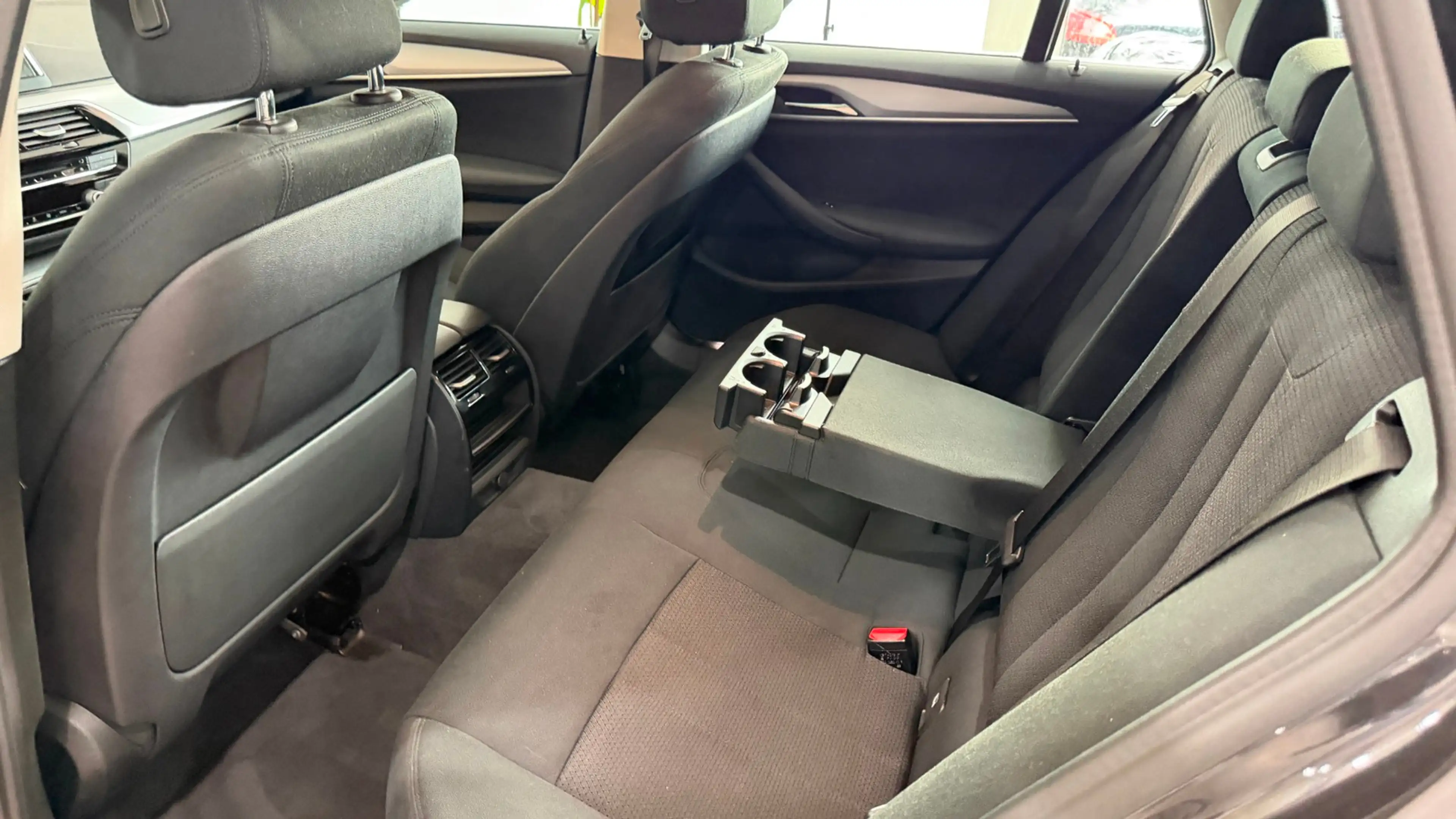 BMW 520 i NAVI*SCHECKHEFT*AHK — photo 10