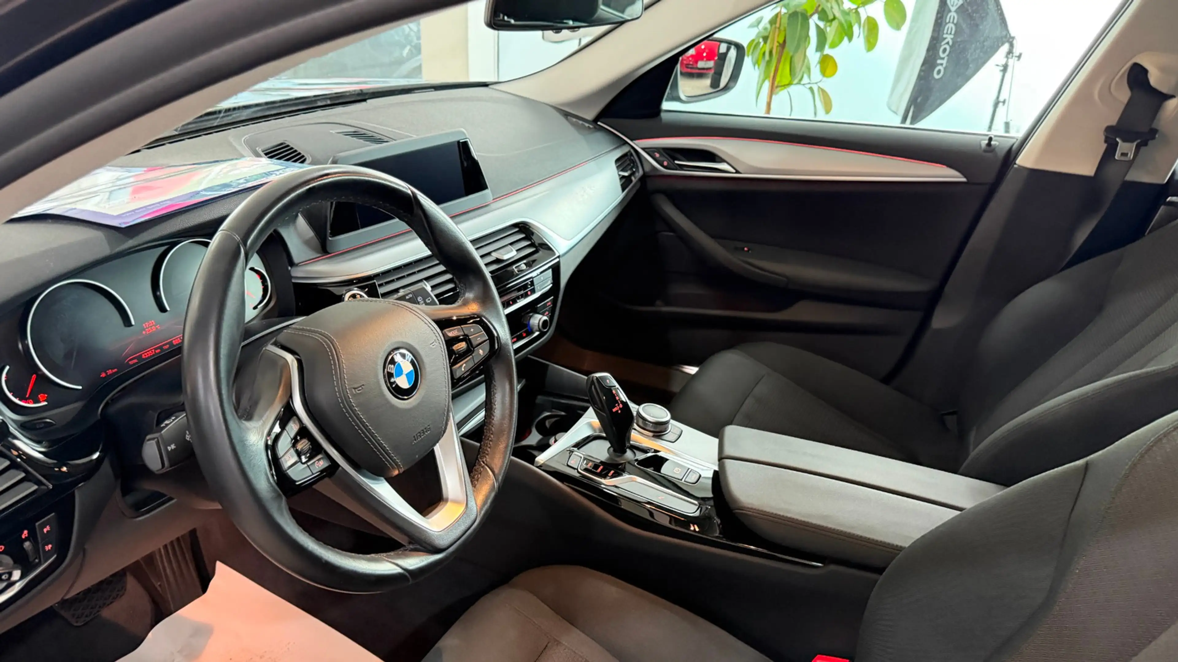 BMW 520 i NAVI*SCHECKHEFT*AHK — photo 11